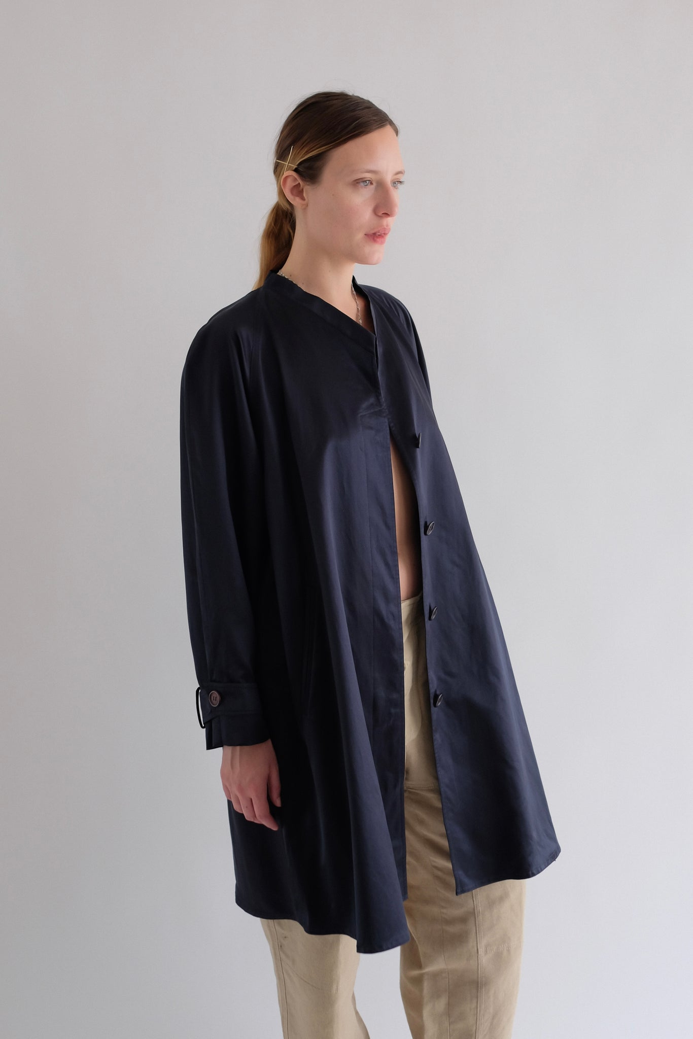 PAOLA ANTONINI COTTON-SILK COLLARLESS TRENCH IN NAVY BLUE