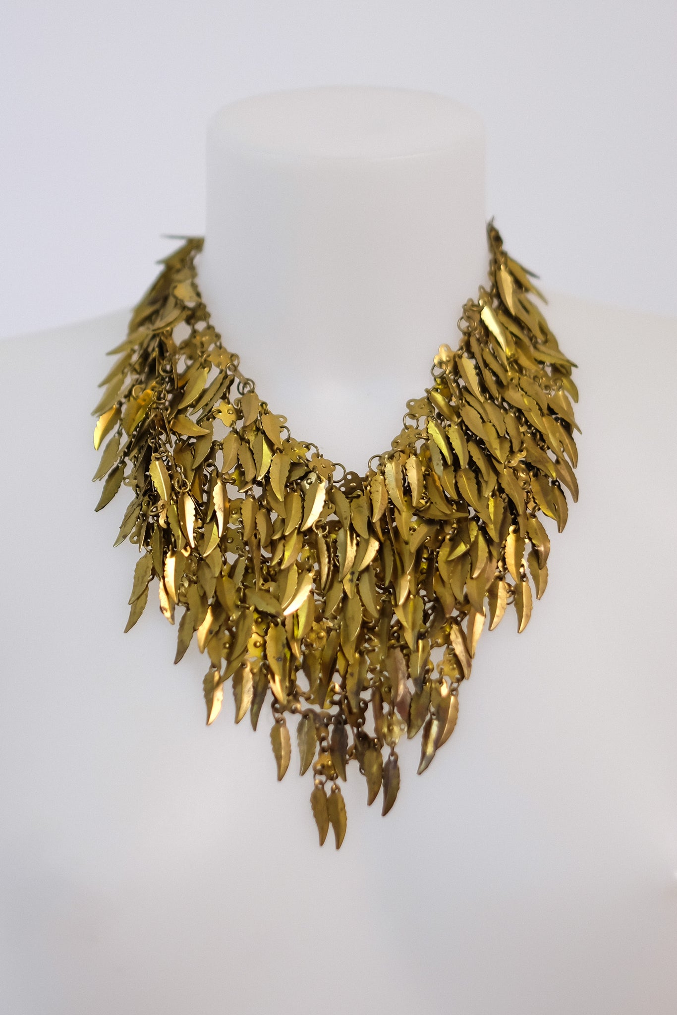 1960s-1970s CHAINMAIL LEAF NECKLACE IN HAMERRED BRASS