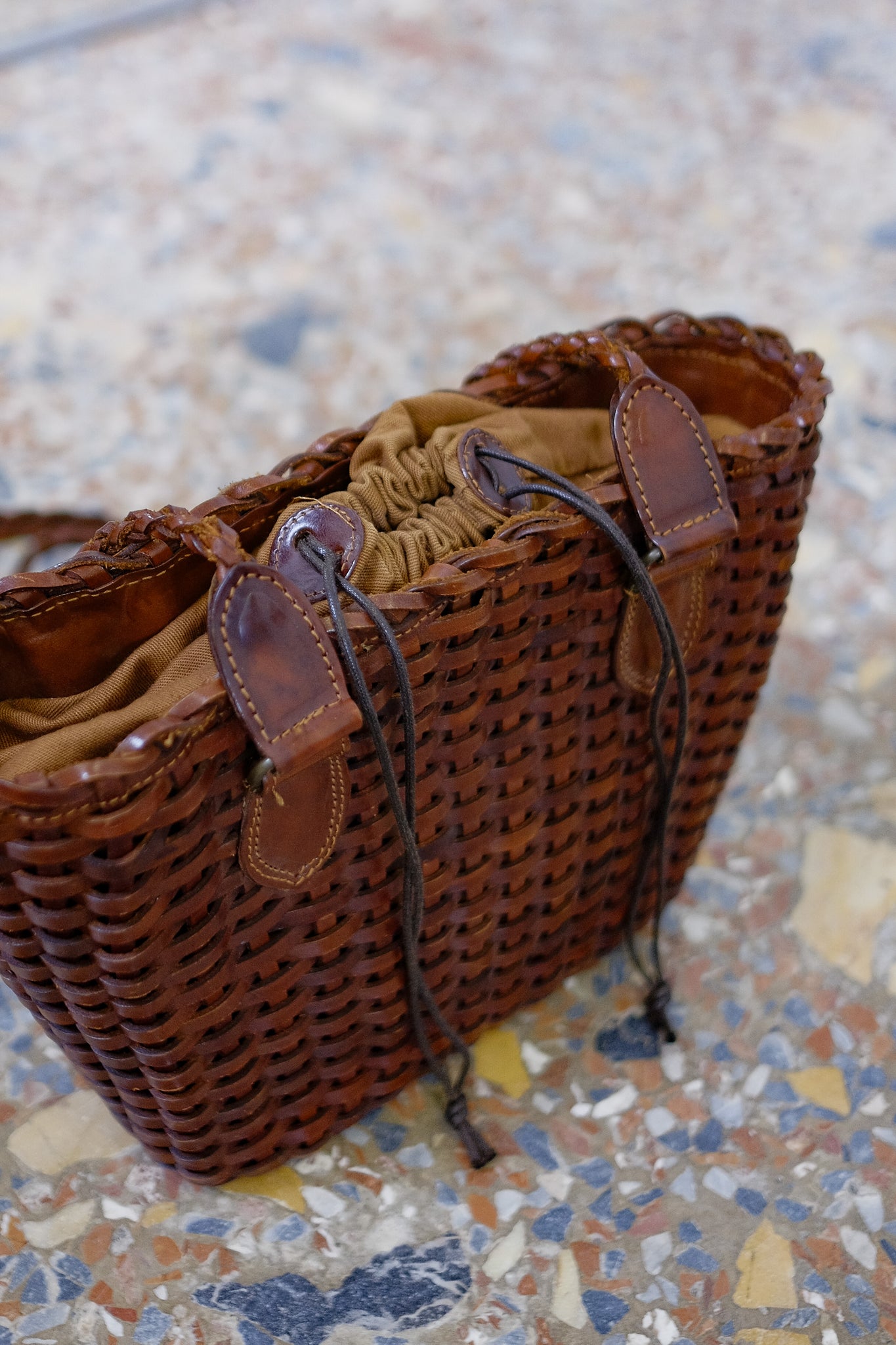 INTRECCIATO WOVEN LEATHER BAG IN CHOCOLATE BROWN