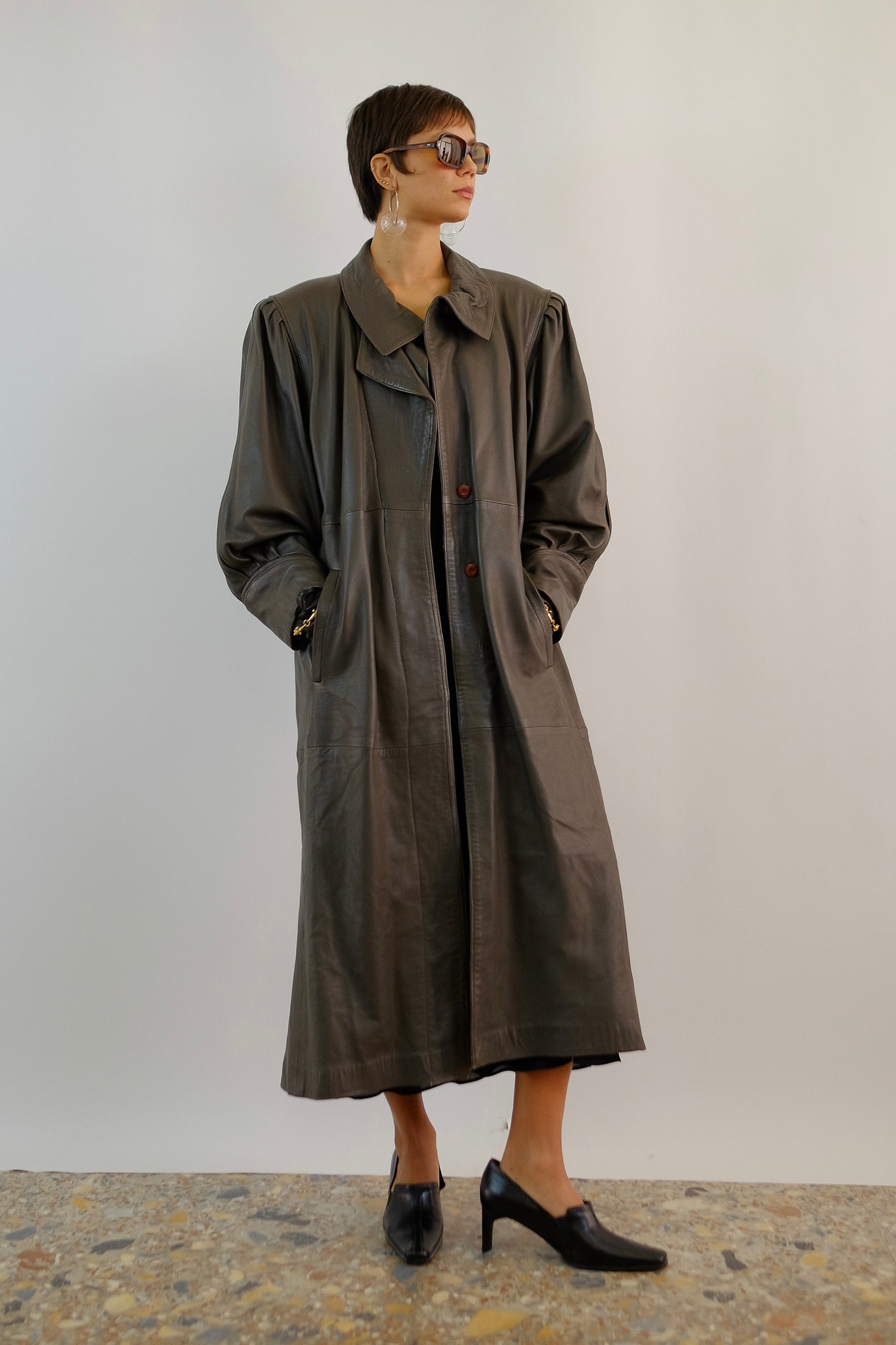 GABRIELLA BENELLI LEATHER COAT IN DEEP SAGE BROWN