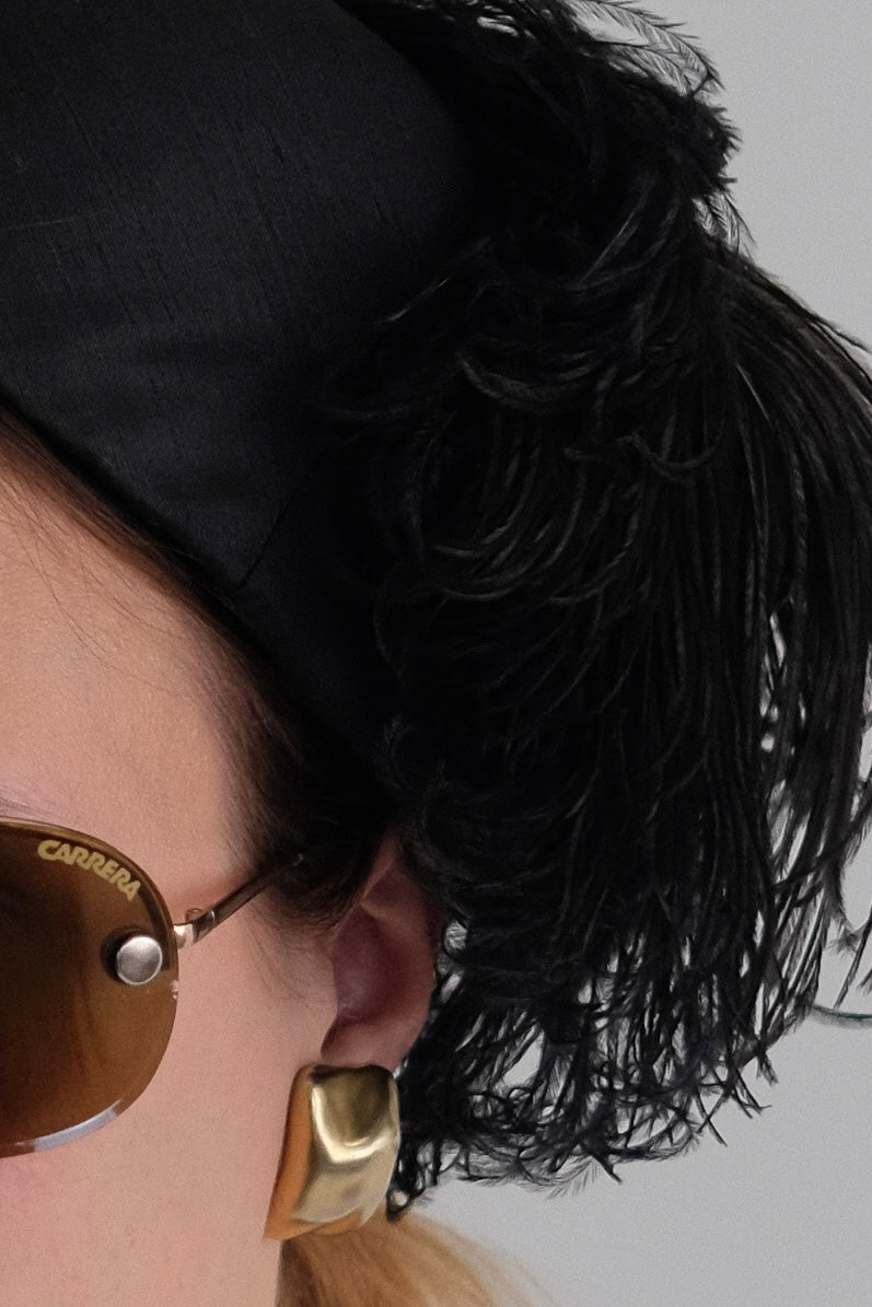 1950S OSTRICH FEATHER HAT IN BLACK