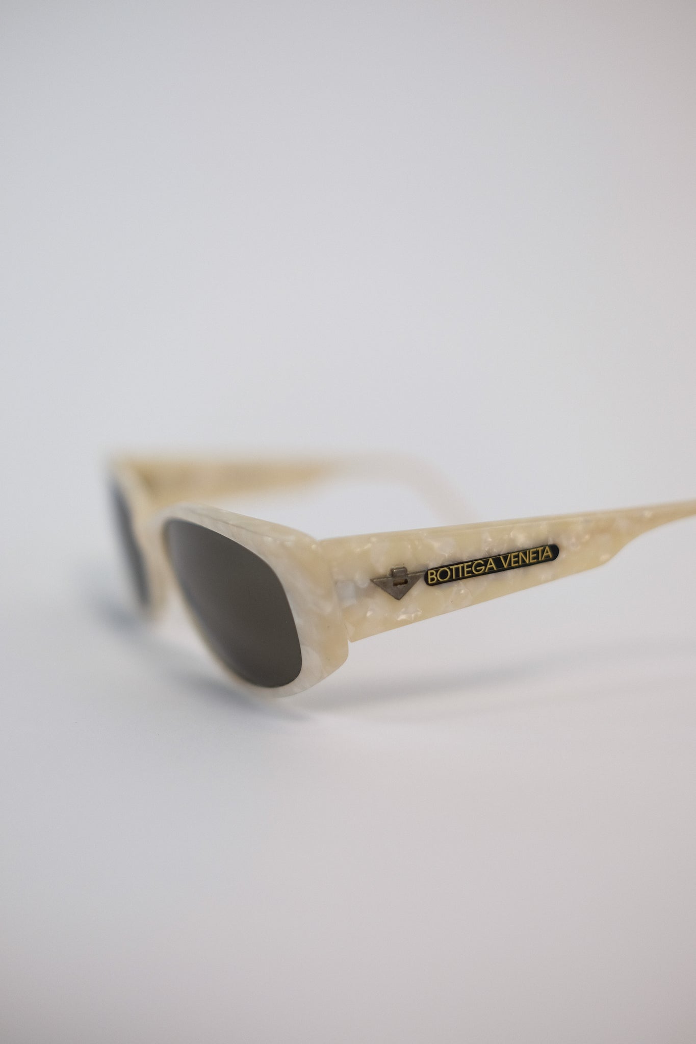 VINTAGE BOTTEGA VENETA SUNGLASSES IN MOTHER OF PEARL