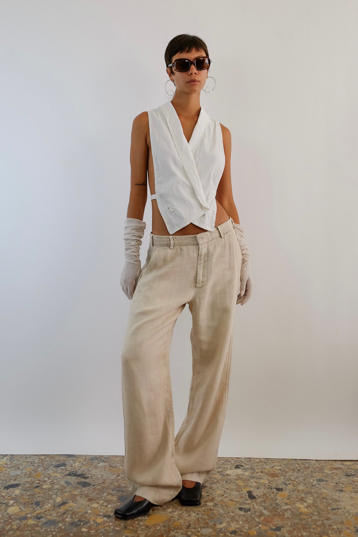 ANTIQUE OPEN SIDED CROP VEST TOP IN WHITE COTTON