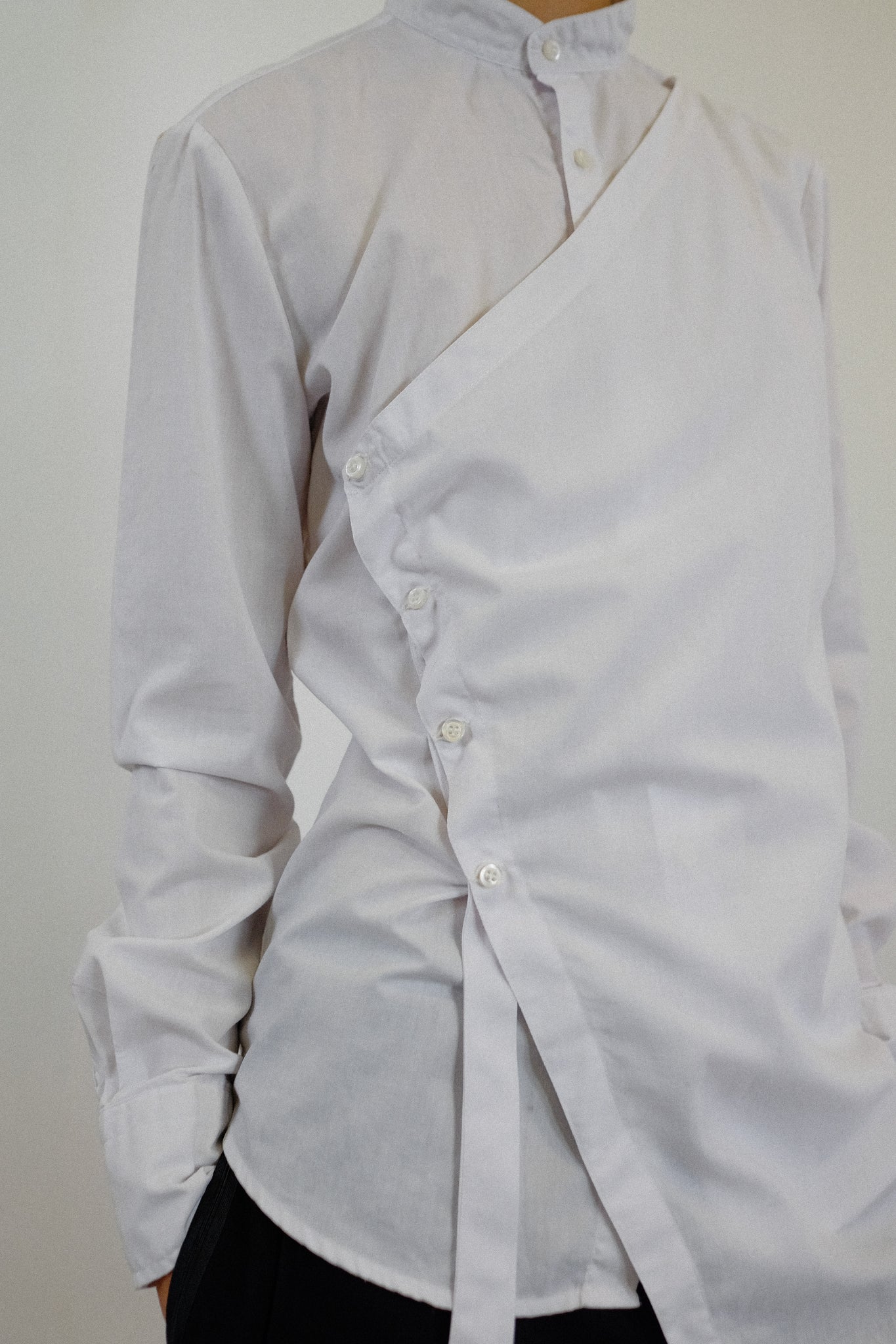 MARTAN ASYMMETRIC DRAPED SHIRT IN WHITE