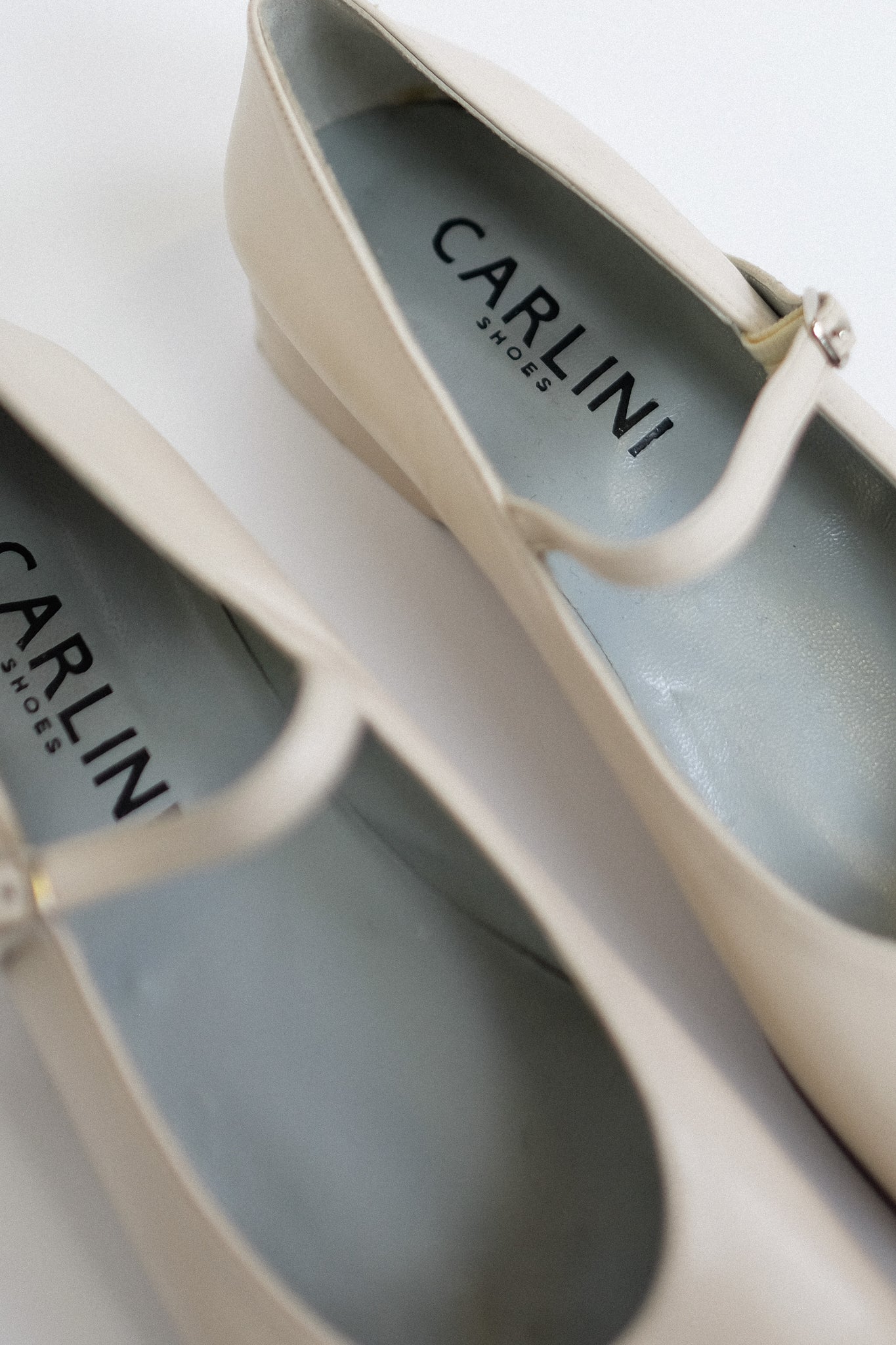 CARLINI DEADSTOCK LEATHER FLATS IN OFF WHITE