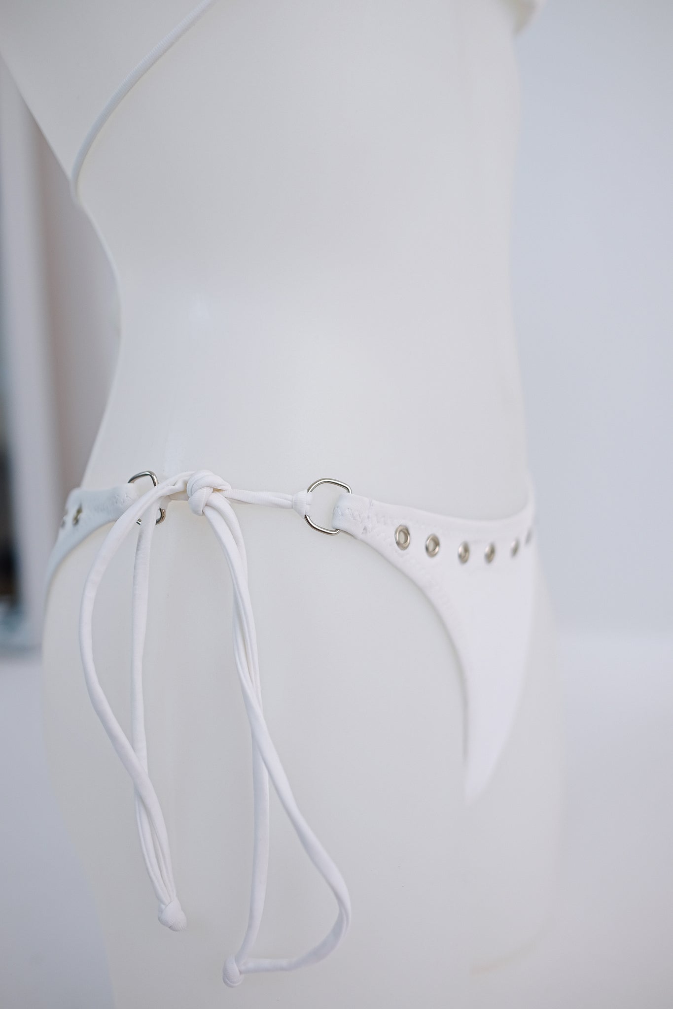 SEVENSIX KINI IN WHITE