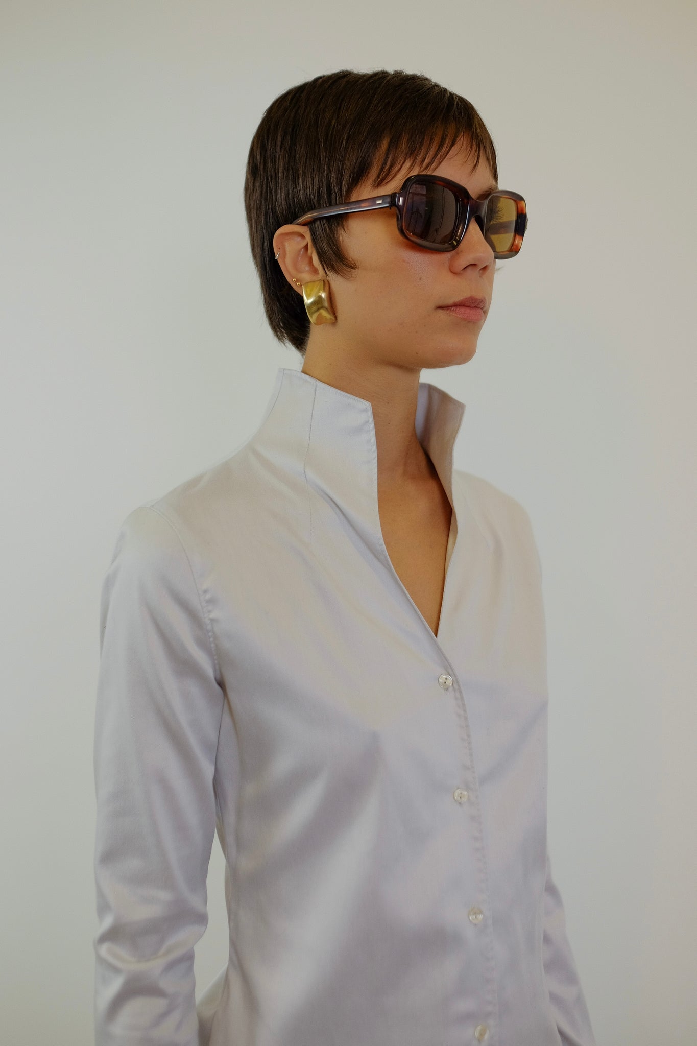 NARA CAMICIE FUNNEL NECK SHIRT IN POWDER GREY