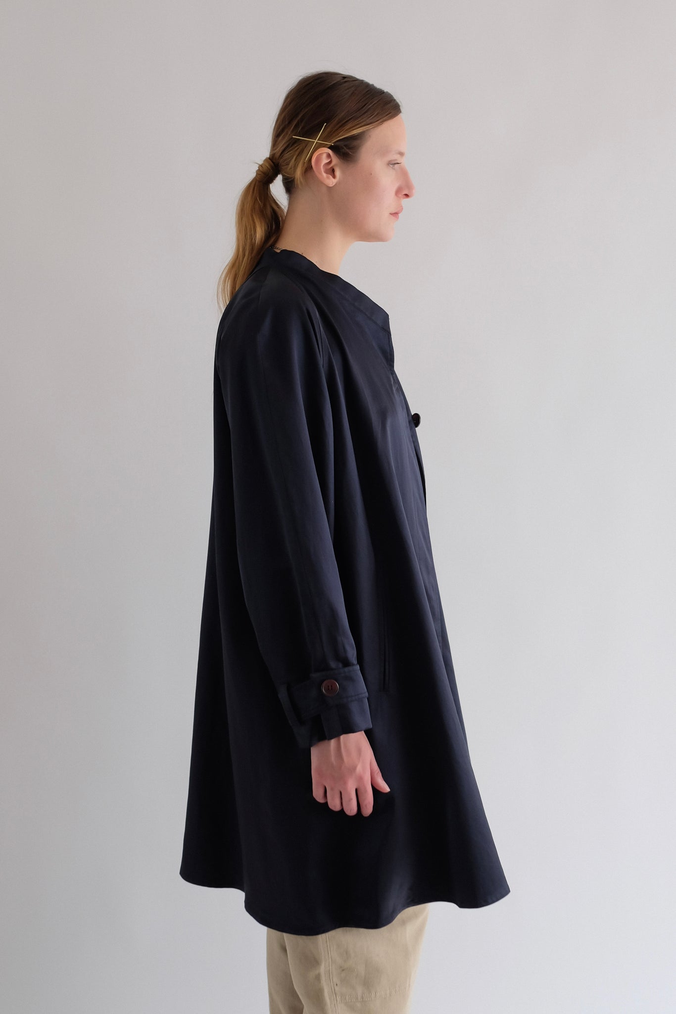 PAOLA ANTONINI COTTON-SILK COLLARLESS TRENCH IN NAVY BLUE