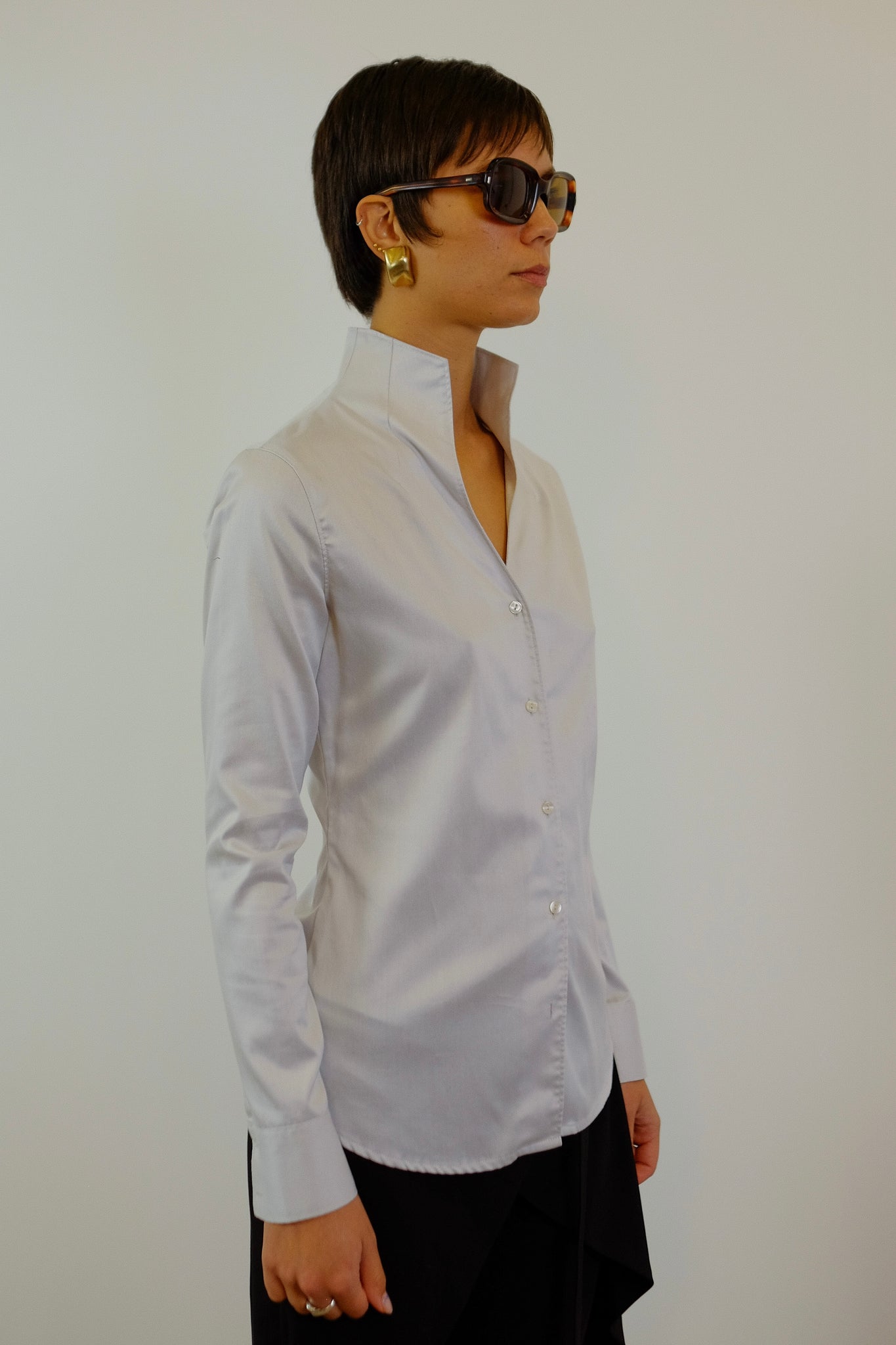 NARA CAMICIE FUNNEL NECK SHIRT IN POWDER GREY