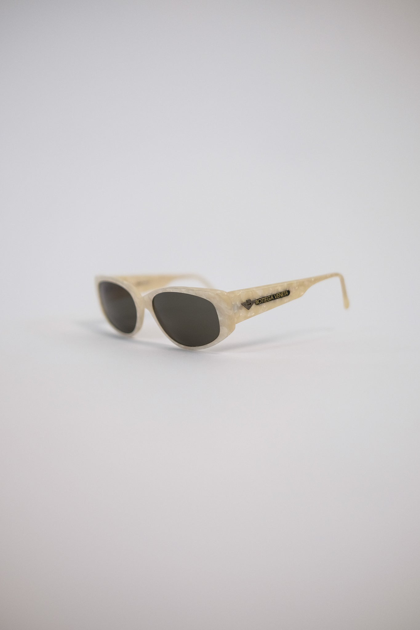 VINTAGE BOTTEGA VENETA SUNGLASSES IN MOTHER OF PEARL