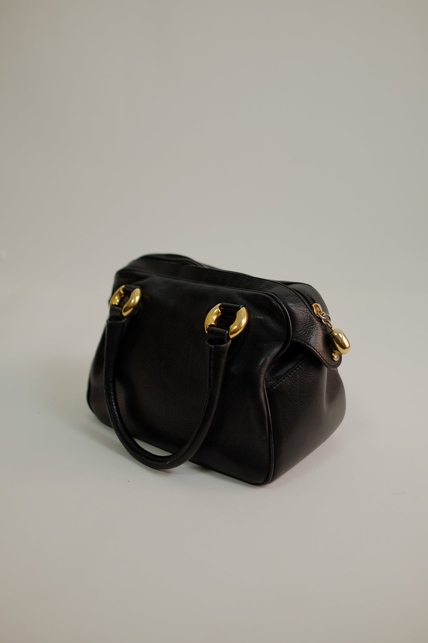 ITALIAN LEATHER BOWLING BAG IN BLACK