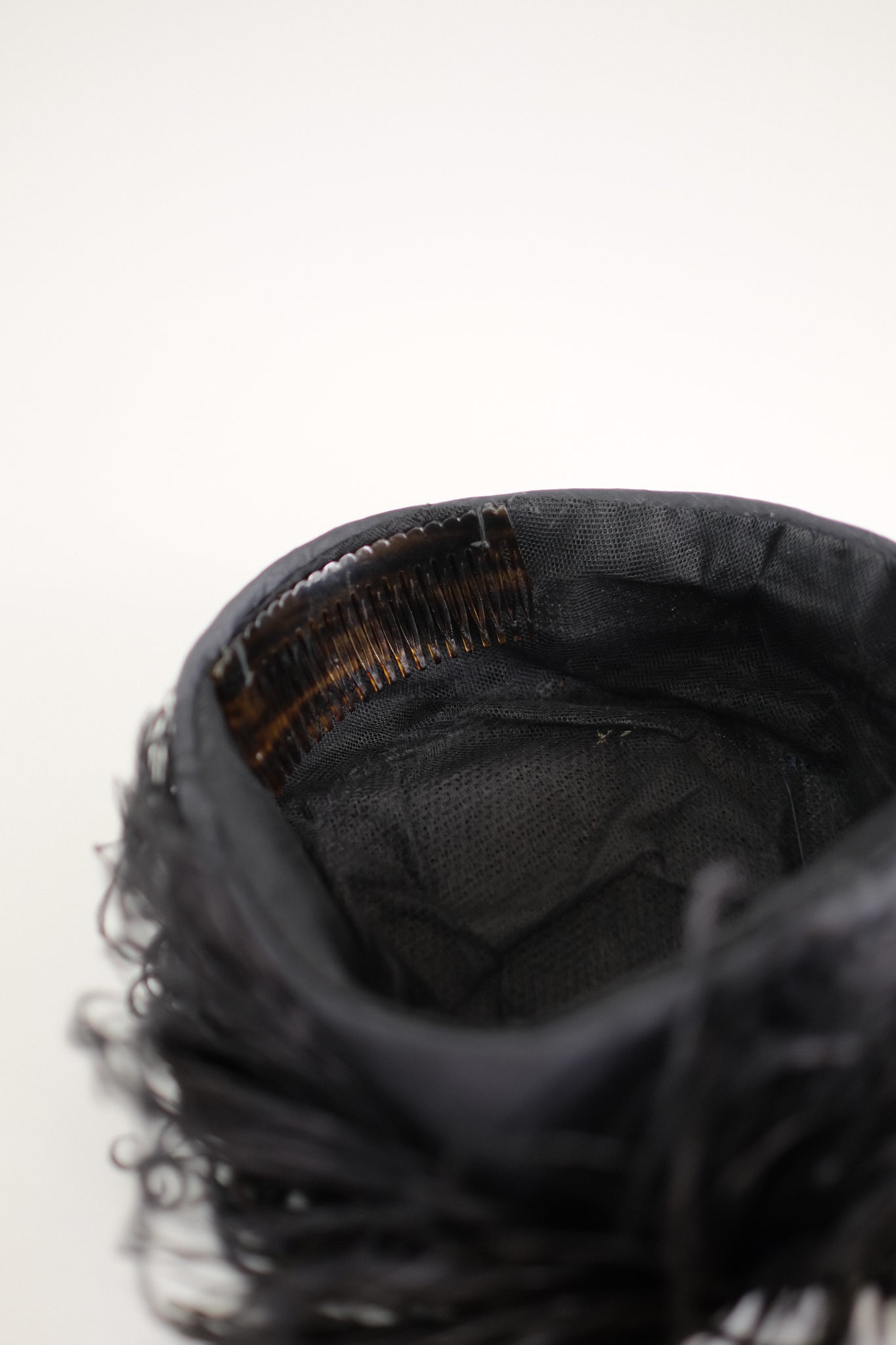 1950S OSTRICH FEATHER HAT IN BLACK