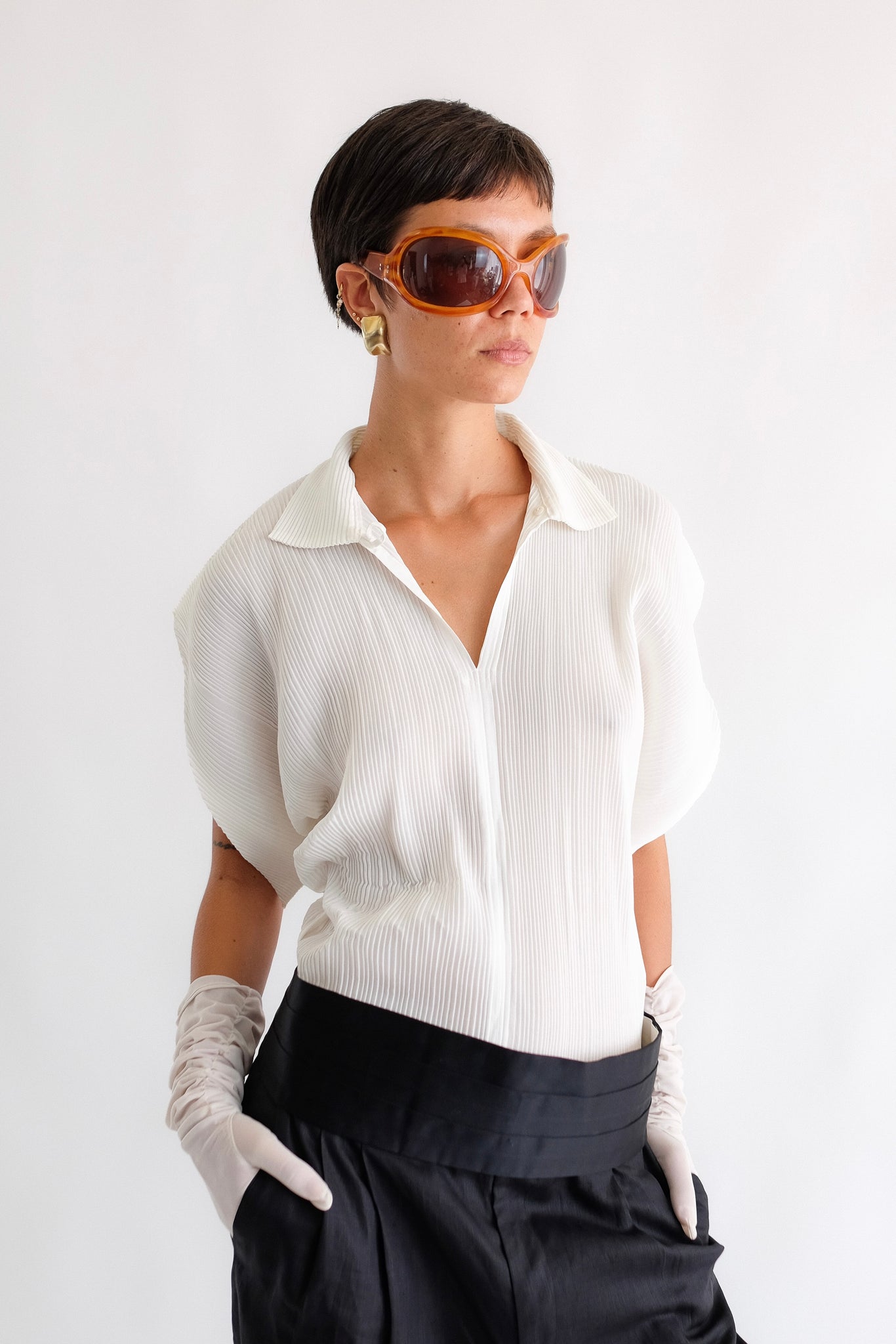 ISSEY MIYAKE MAINLINE PLEATED SCULPTURAL POLO SHIRT IN WHITE