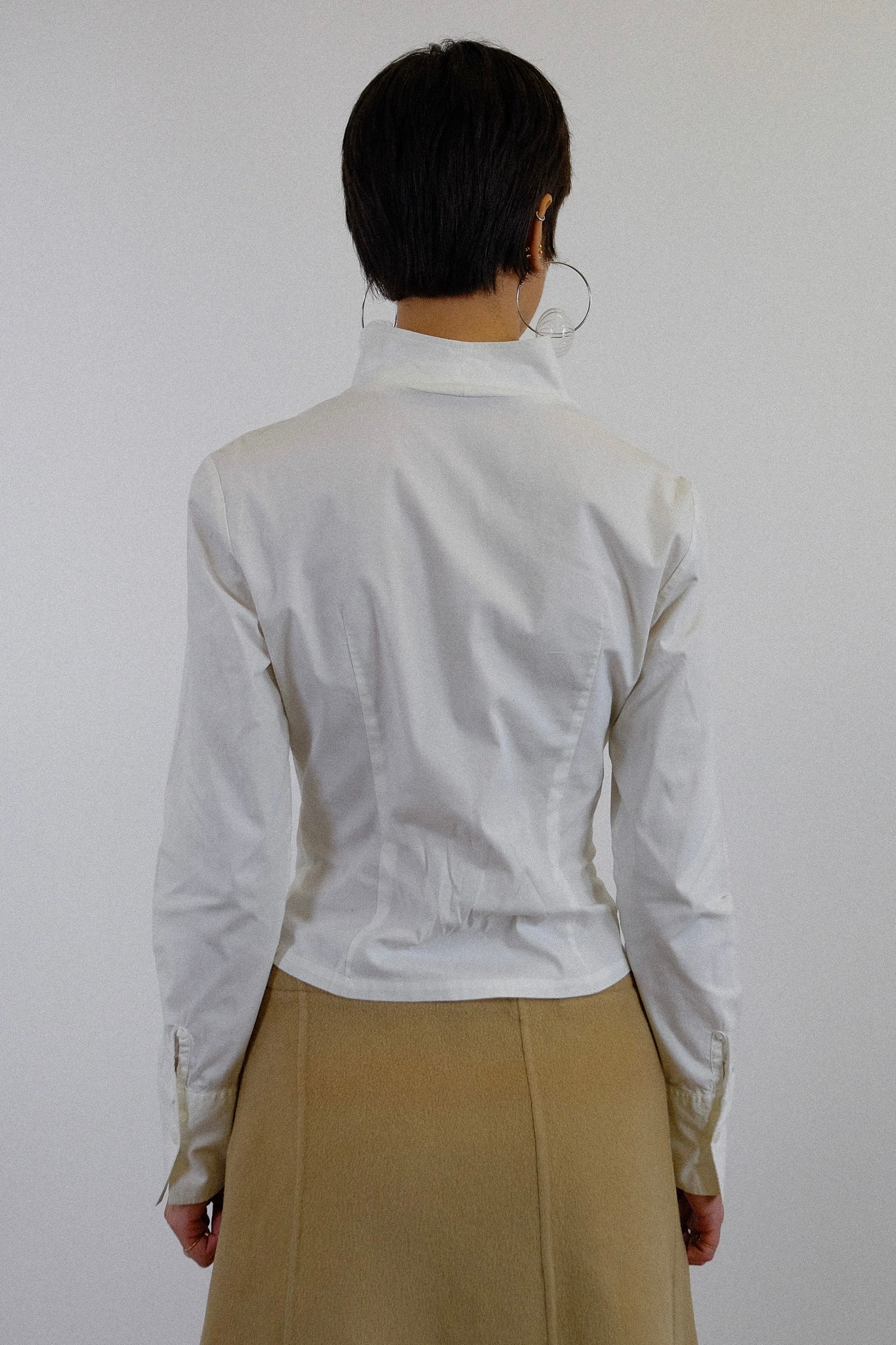 NARA KAMICHI FITTED COTTON SHIRT IN WHITE