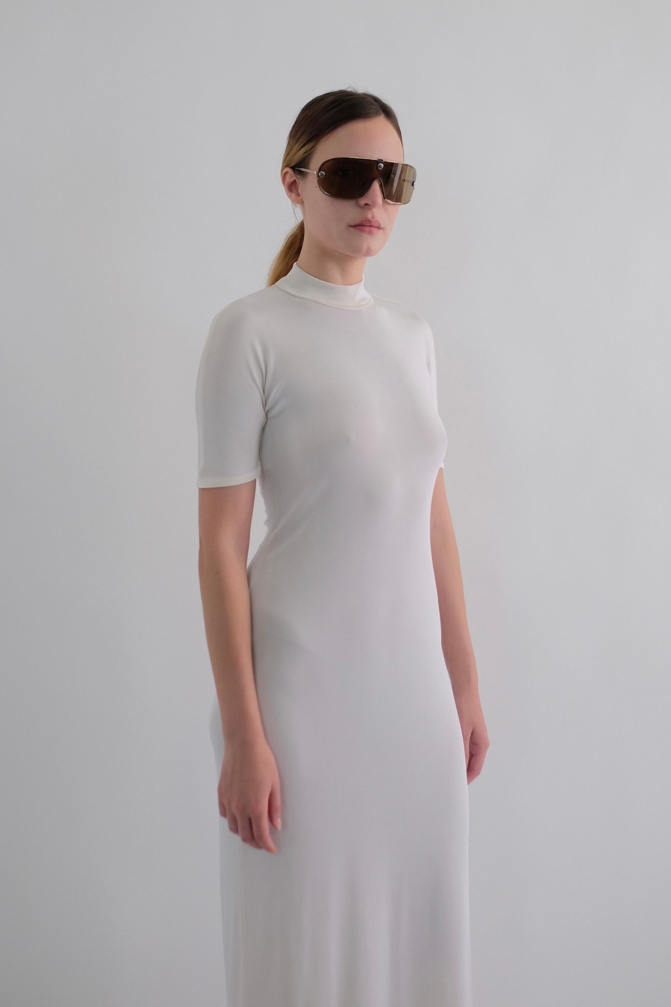 I GABBIANI BACKLESS MAXI T DRESS IN WHITE