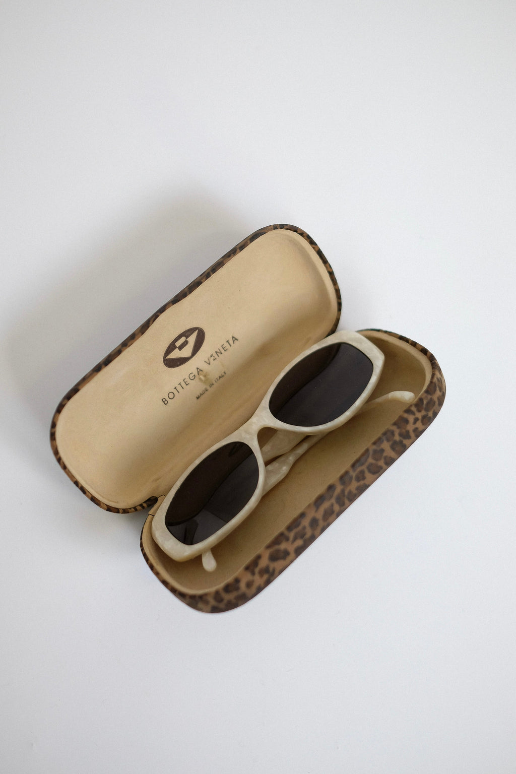 VINTAGE BOTTEGA VENETA SUNGLASSES IN MOTHER OF PEARL