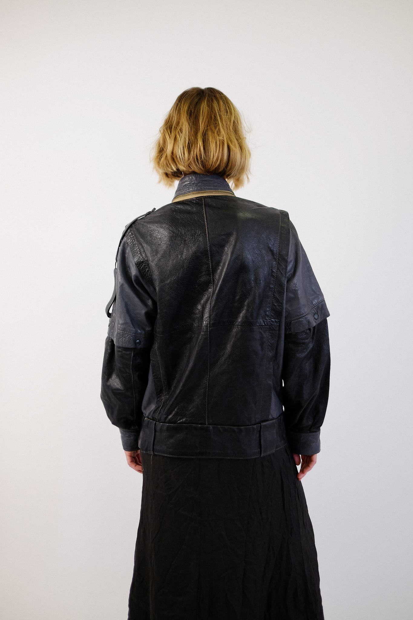 1980S LEATHER CONVERTIBLE SLEEVE STRAP-JACKET
