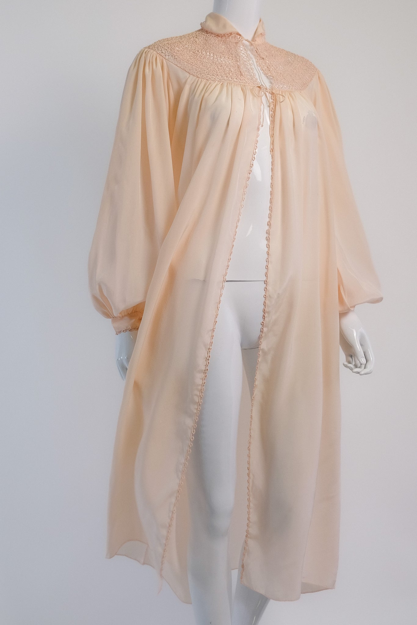 1930S COUTURE EMBROIDERED GOWN IN ANTIQUE PINK SILK