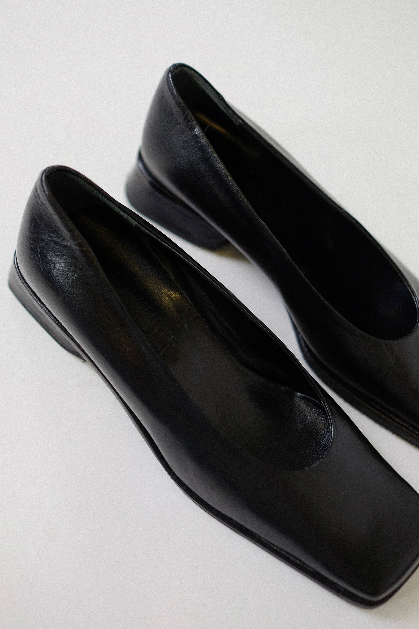 ITALIAN SQUARE TOE FLATS IN BLACK - DEADSTOCK