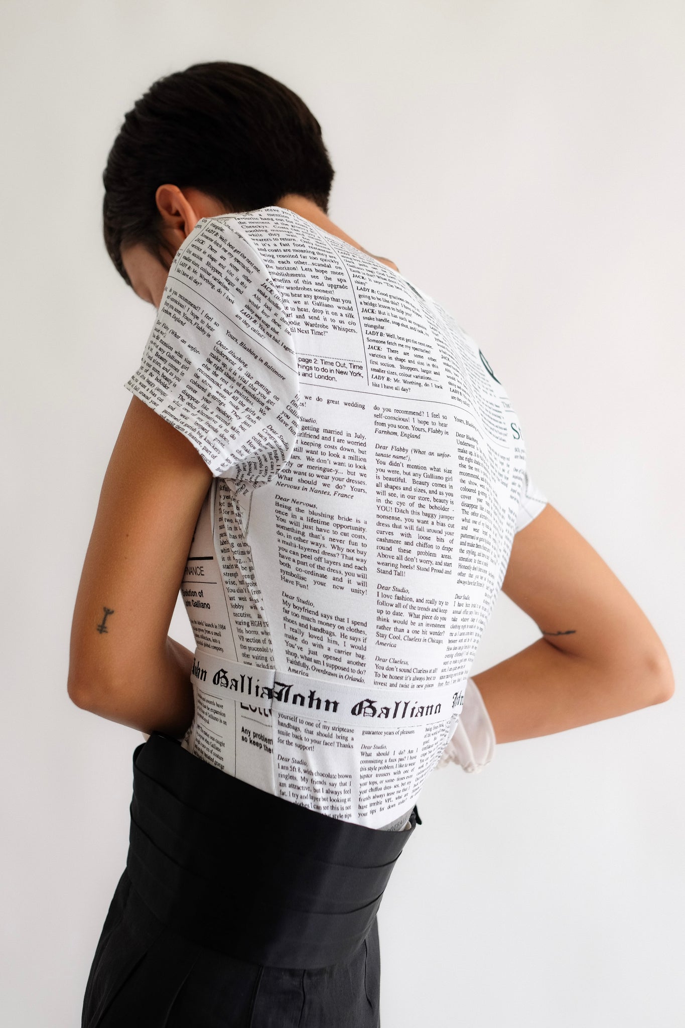 JOHN GALLIANO 2000S ICONIC GAZETTE PRINT T IN WHITE