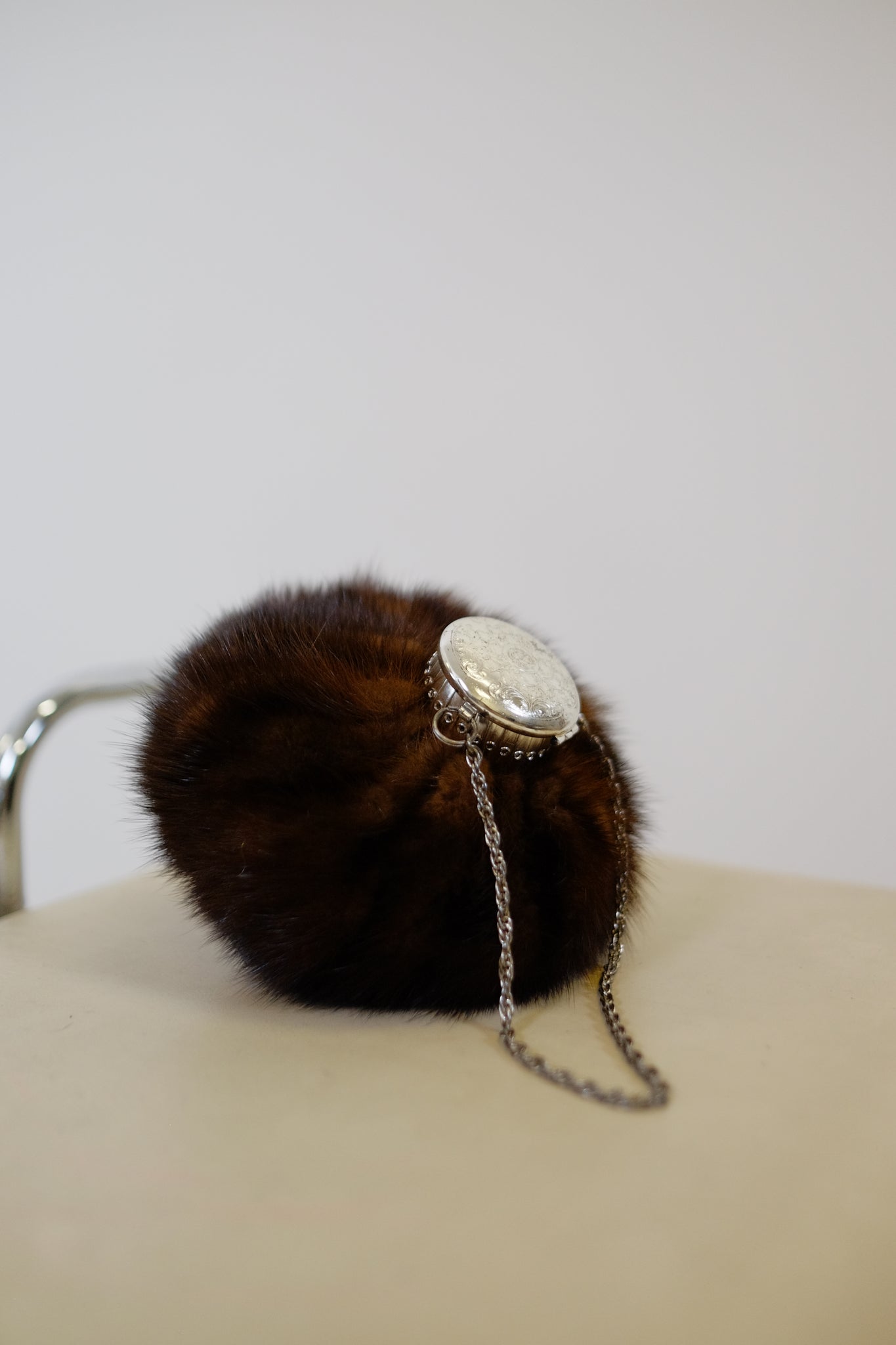 VINTAGE 1960S MINK FUR EXTENDING RETICULE BAG IN NATURAL MINK