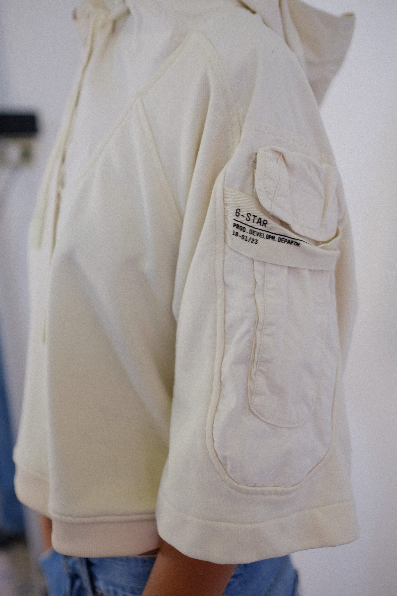 G-STAR CROP HOODIE IN BEIGE & CREAM