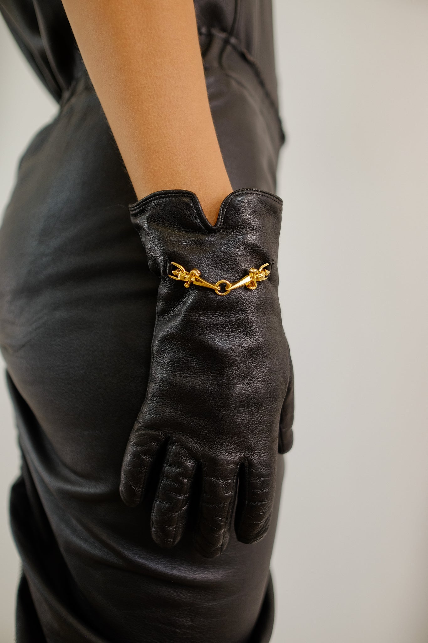 CESARE PACIOTTI DAGGER GLOVES IN BLACK LAMBSKIN