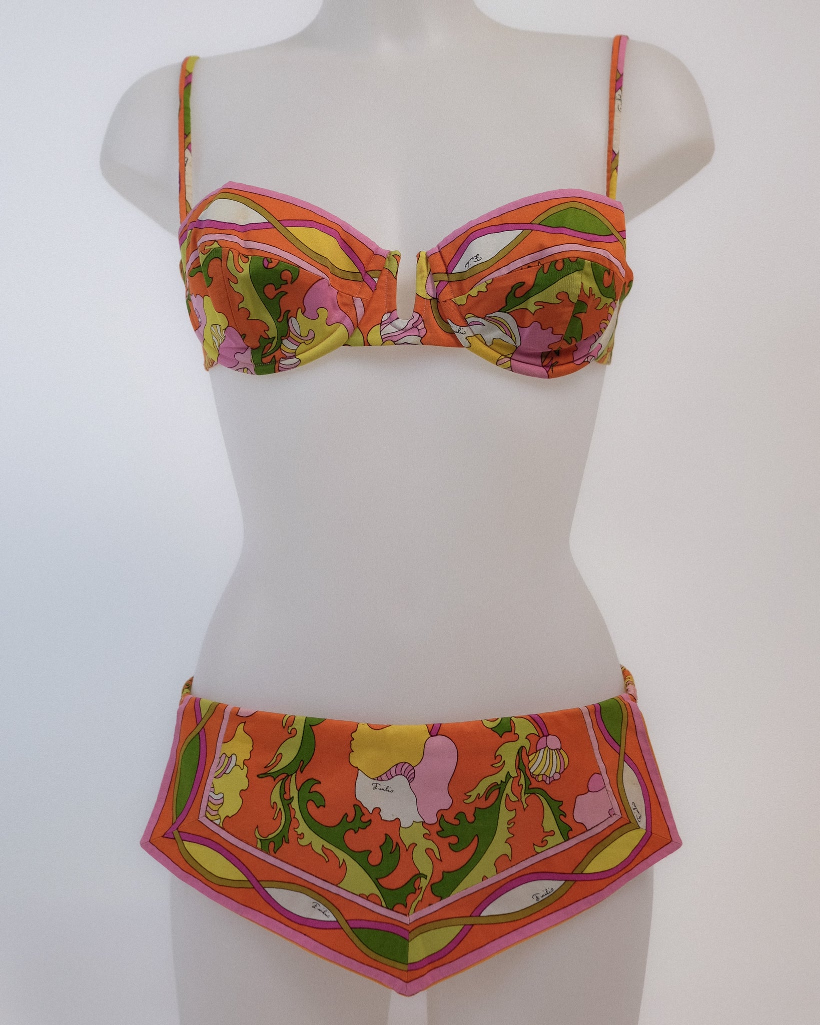 EMILIO PUCCI 1968 DOCUMENTED COLLECTION SET IN PRINTED COTTON