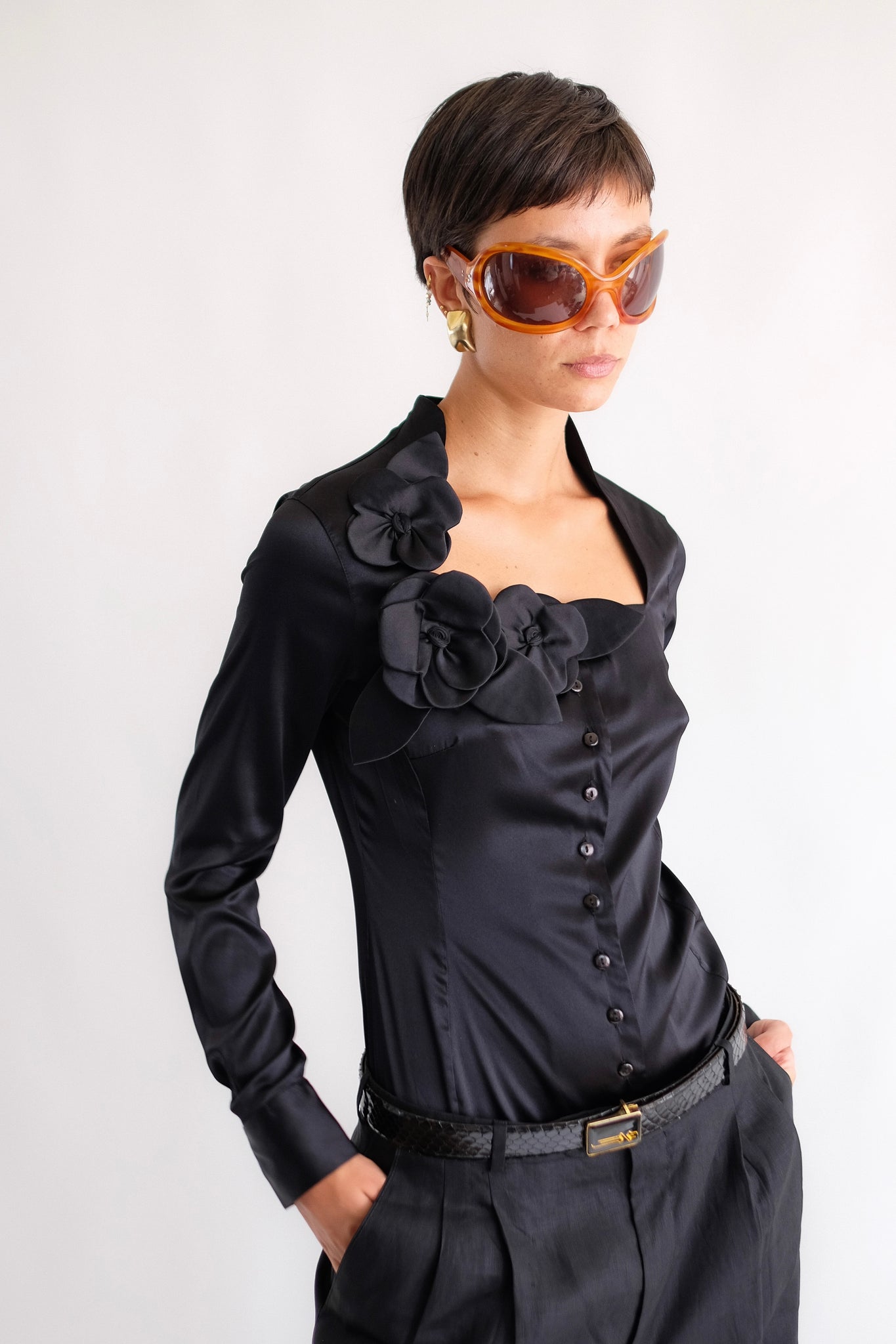 NARA CAMICIE FLOWER APPLIQUÉ SHIRT IN BLACK SILK SATIN