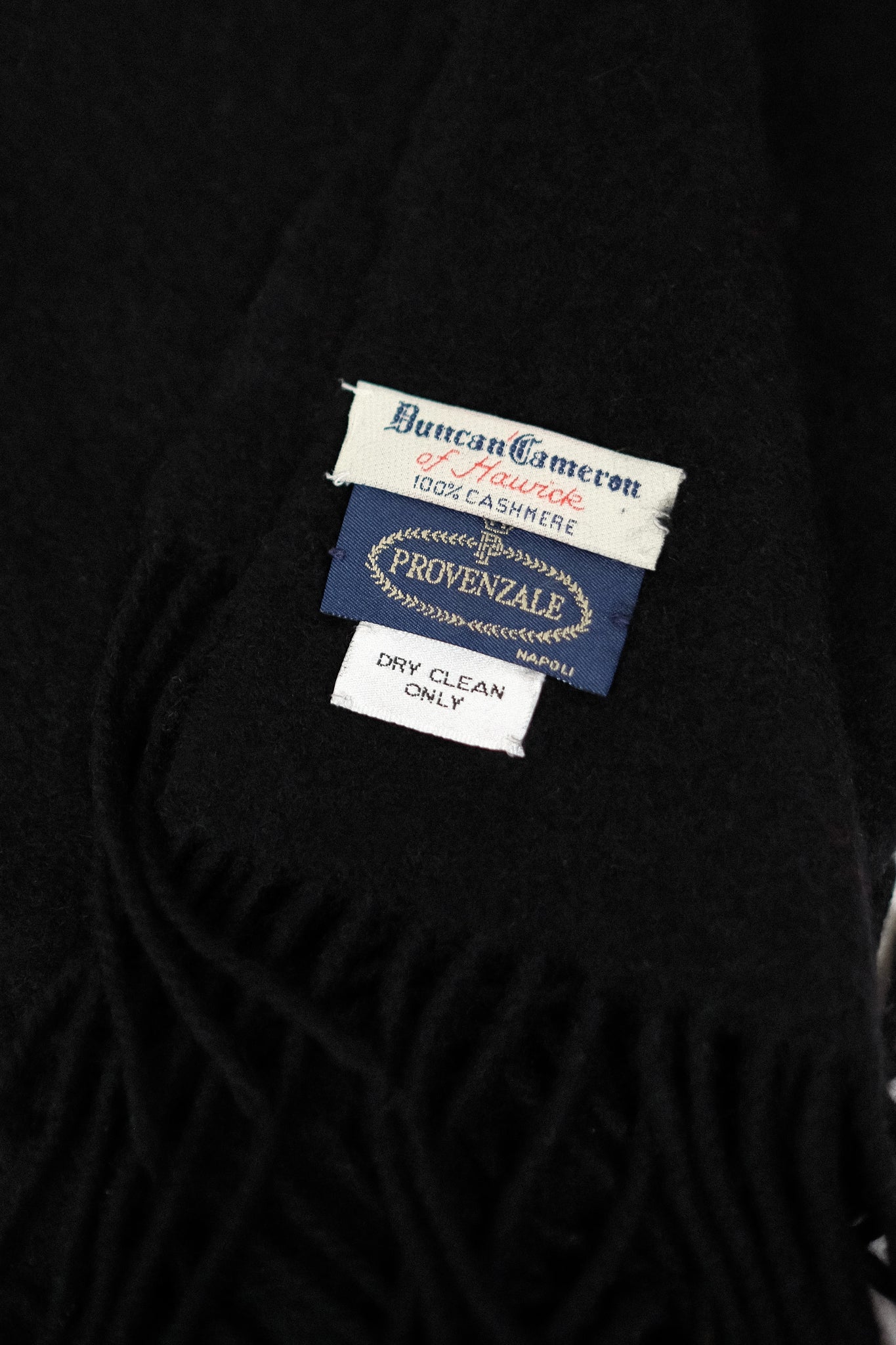 PURE SCOTTISH CASHMERE SCARF IN BLACK