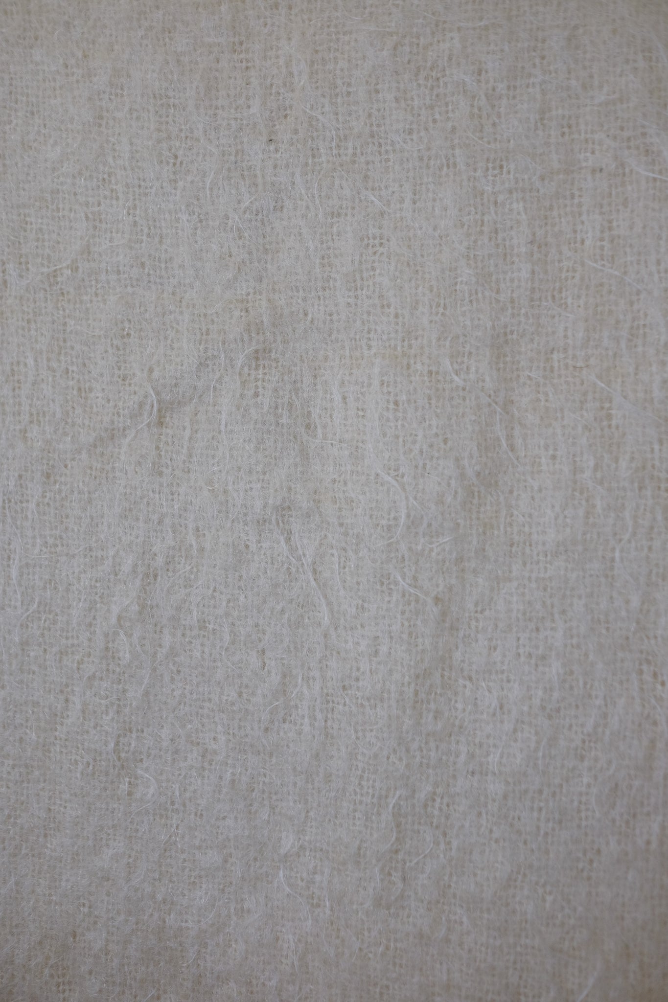 HUNGARIAN GIANT WOVEN MOHAIR SCARF IN PANNA