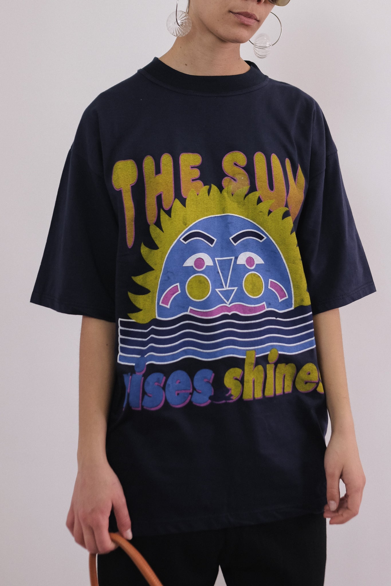 THE SUN RISES & SHINES VINTAGE T