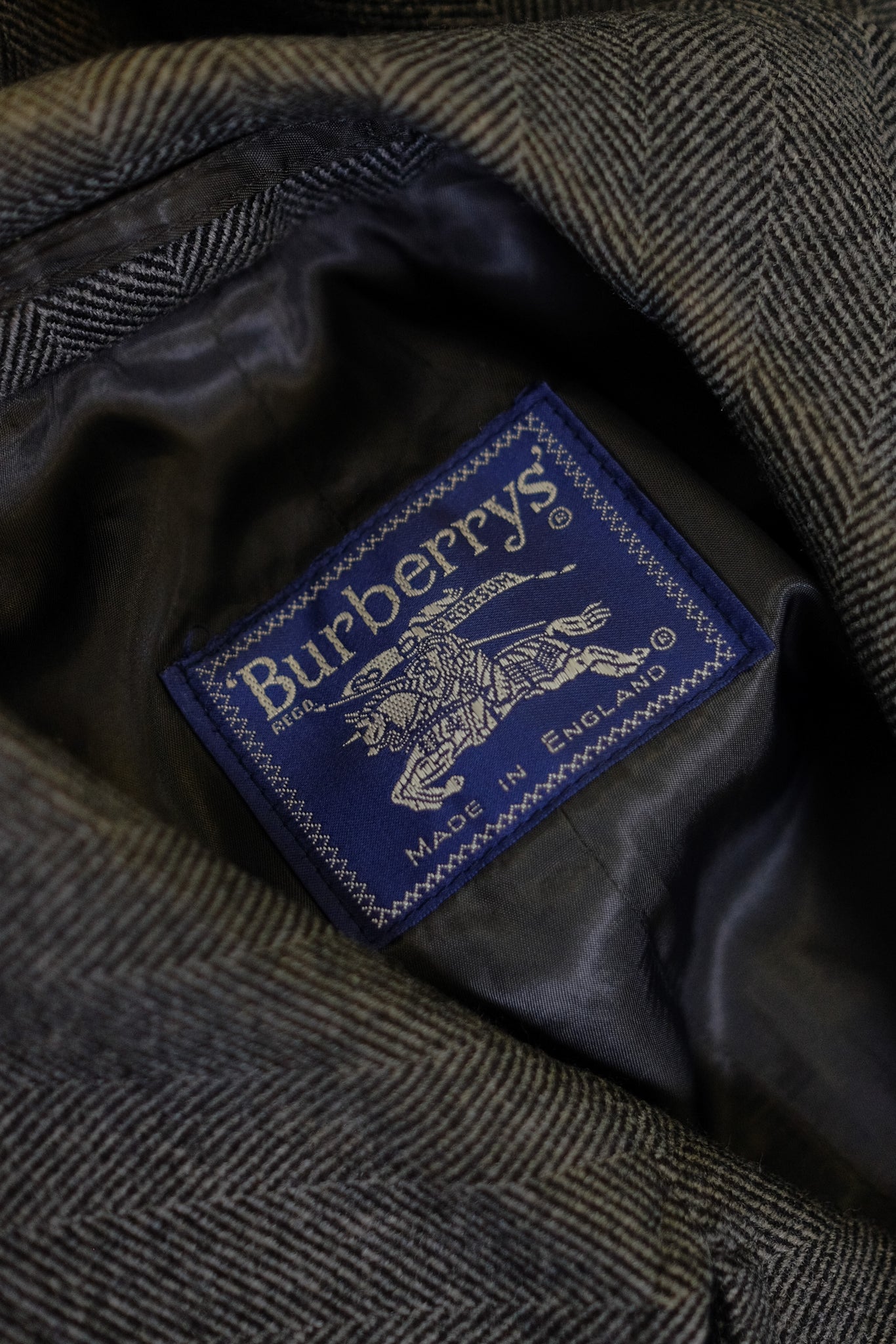 BURBERRY RAGLAN COAT IN HEREINGBONE GREY