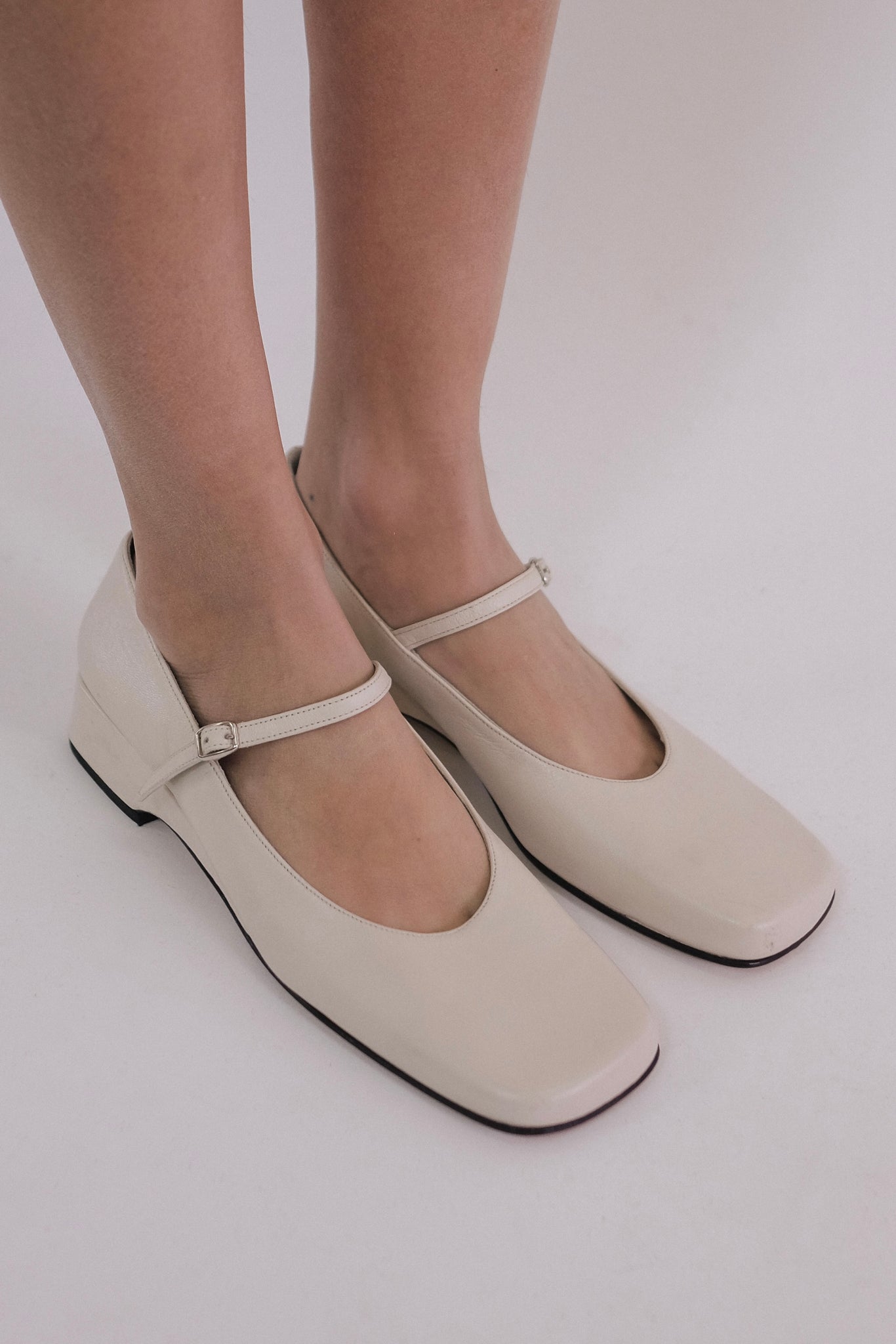 CARLINI DEADSTOCK LEATHER FLATS IN OFF WHITE