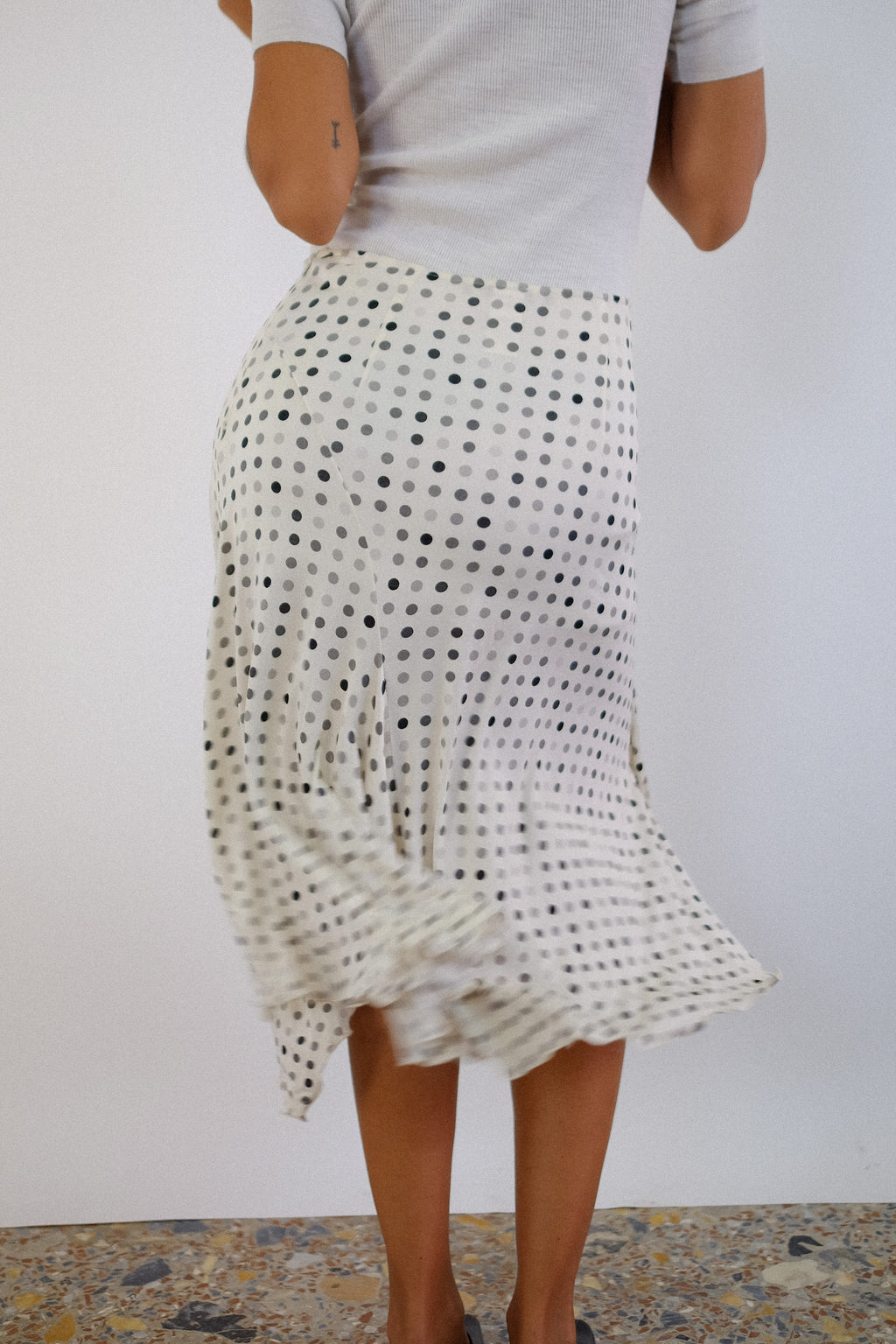 LES COPAINS POLKA DOTS BIAS DRAPE SKIRT IN WHITE AND GREY