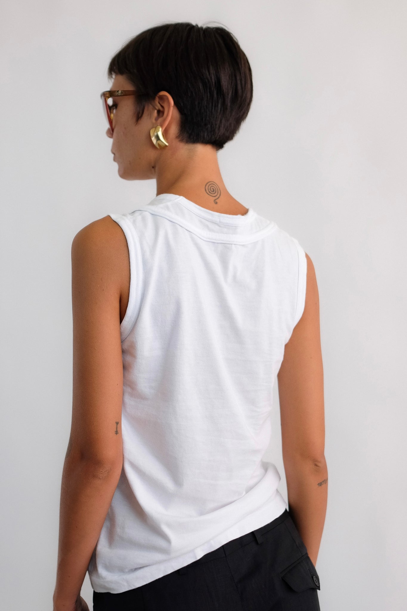COMME DES GARÇONS TIE NECK TOP IN WHITE COTTON