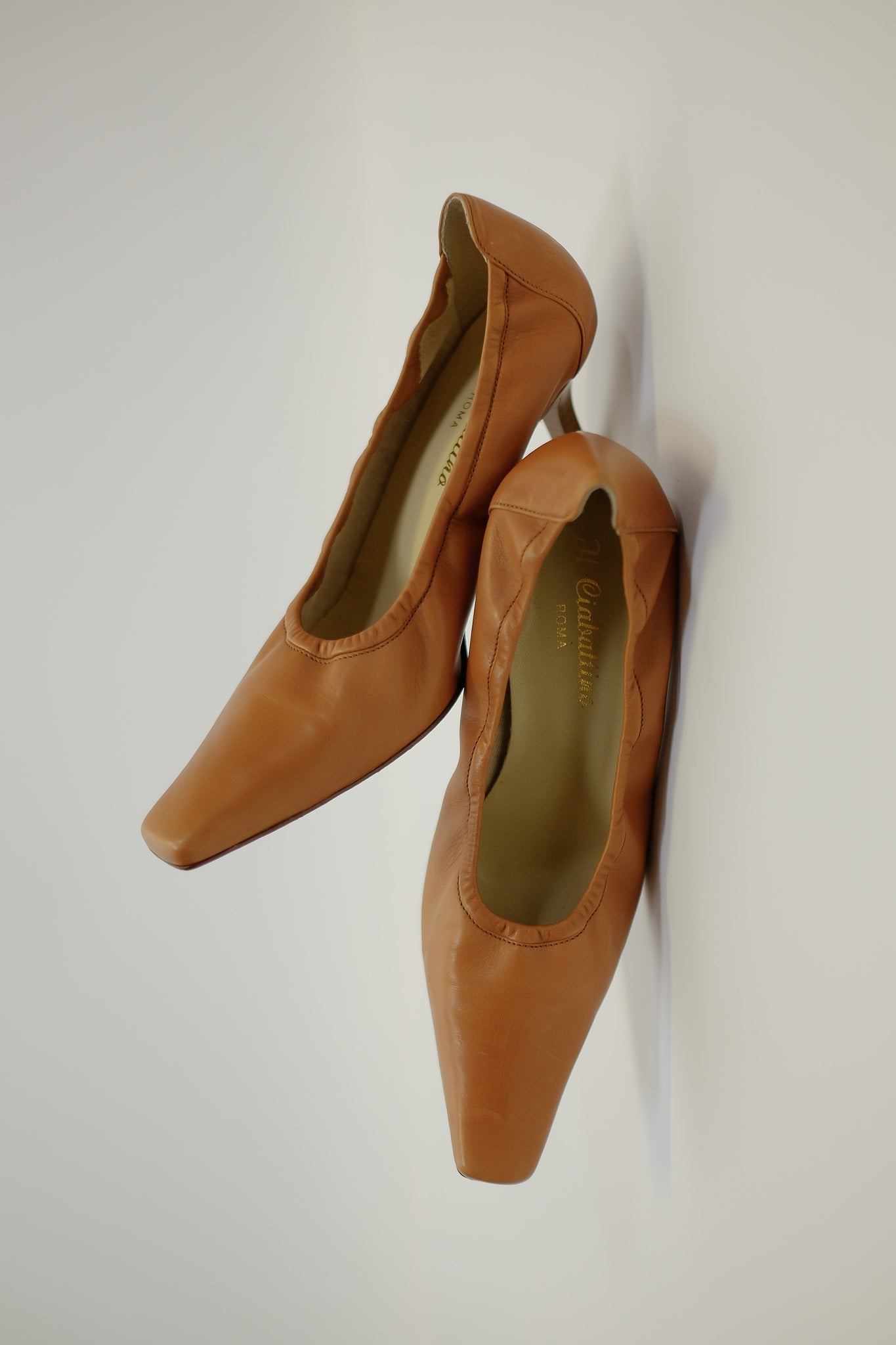 ROMAN ATELIER PUMPS IN SANDY CARAMEL