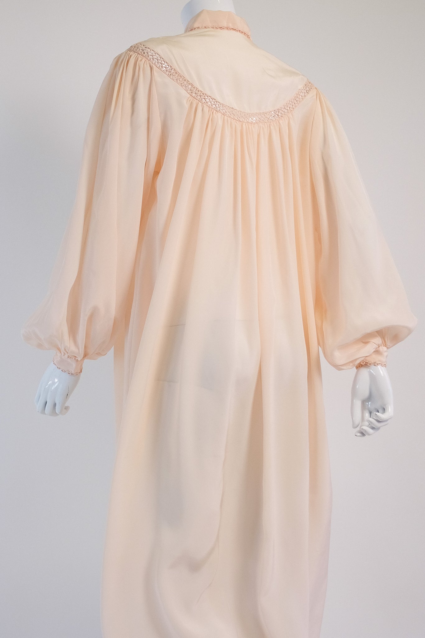 1930S COUTURE EMBROIDERED GOWN IN ANTIQUE PINK SILK