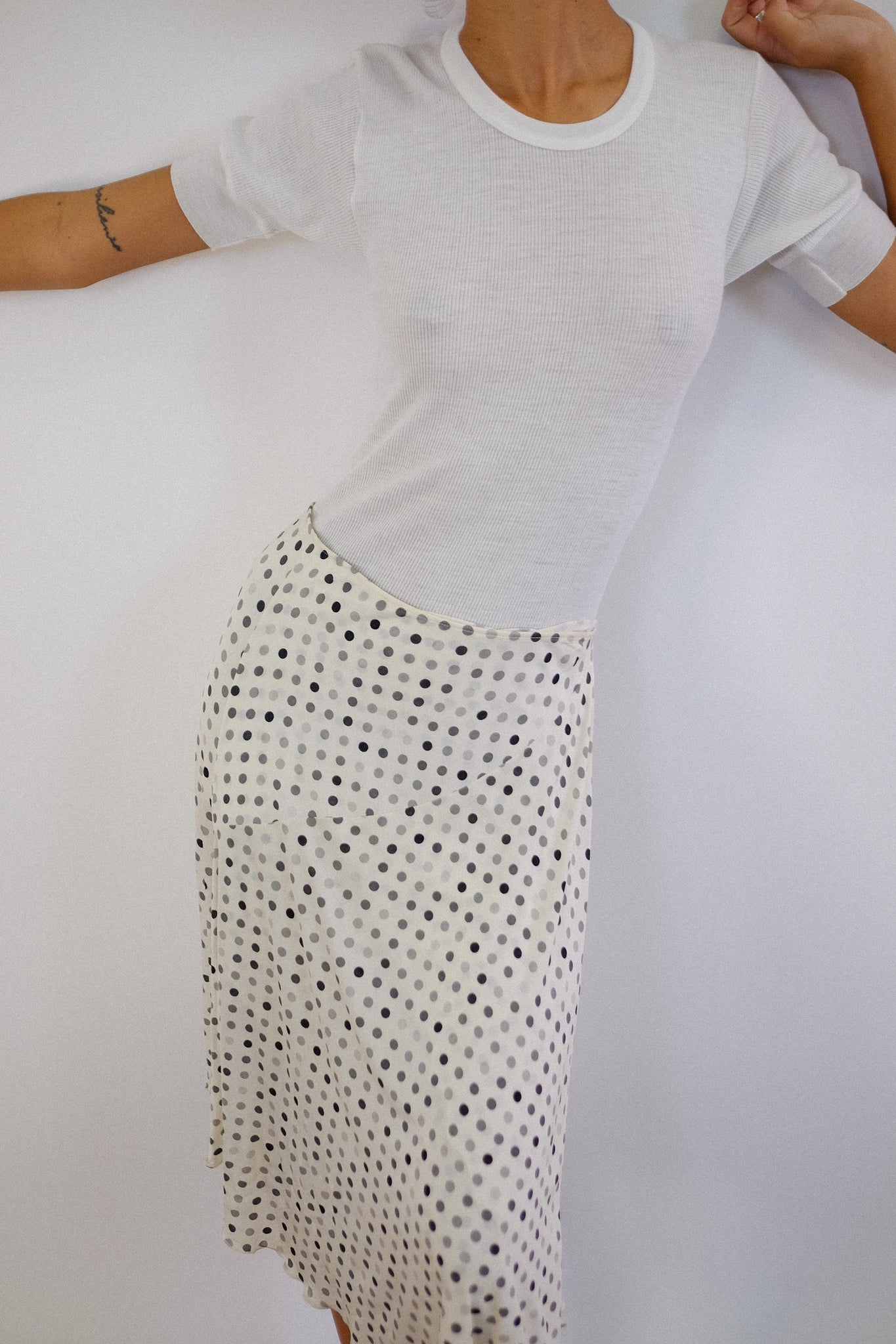 LES COPAINS POLKA DOTS BIAS DRAPE SKIRT IN WHITE AND GREY