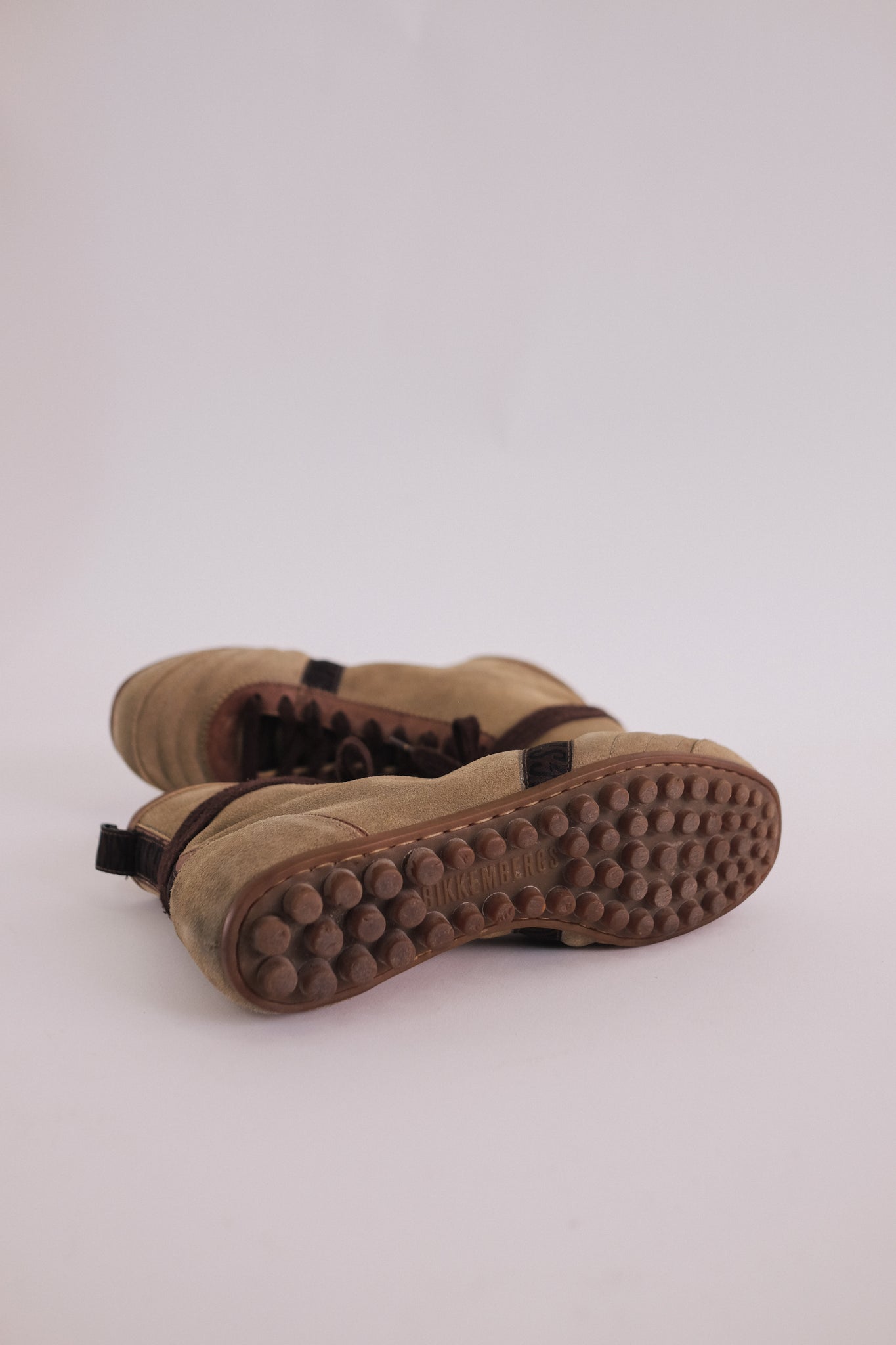 DIRK BIKKEMBERGS LEATHER SNEAKERS IN TAUPE SUEDE