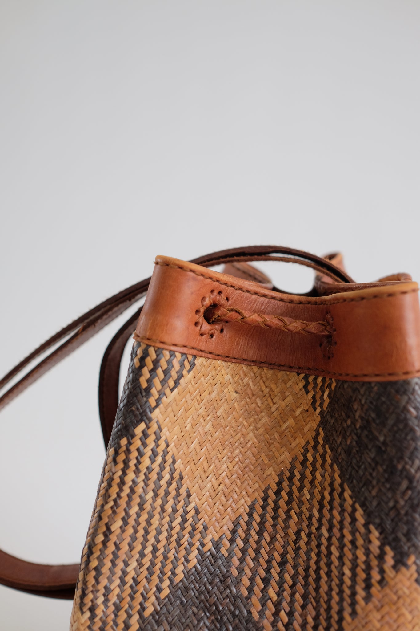 1970s LEATHER INTRECCIATO BUCKET BAG IN BROWN