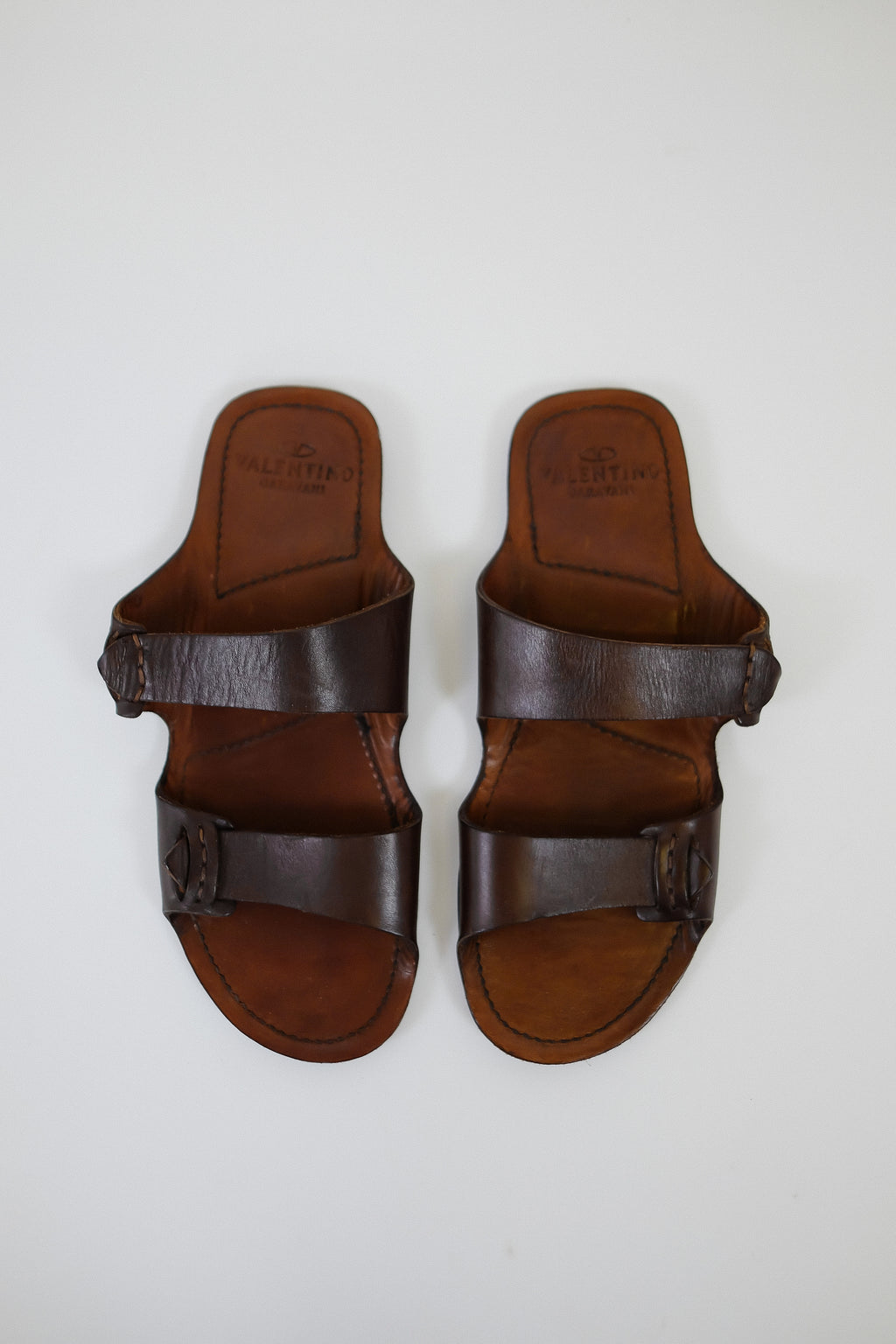 VALENTINO SLIDERS IN CHOCOLATE BROWN