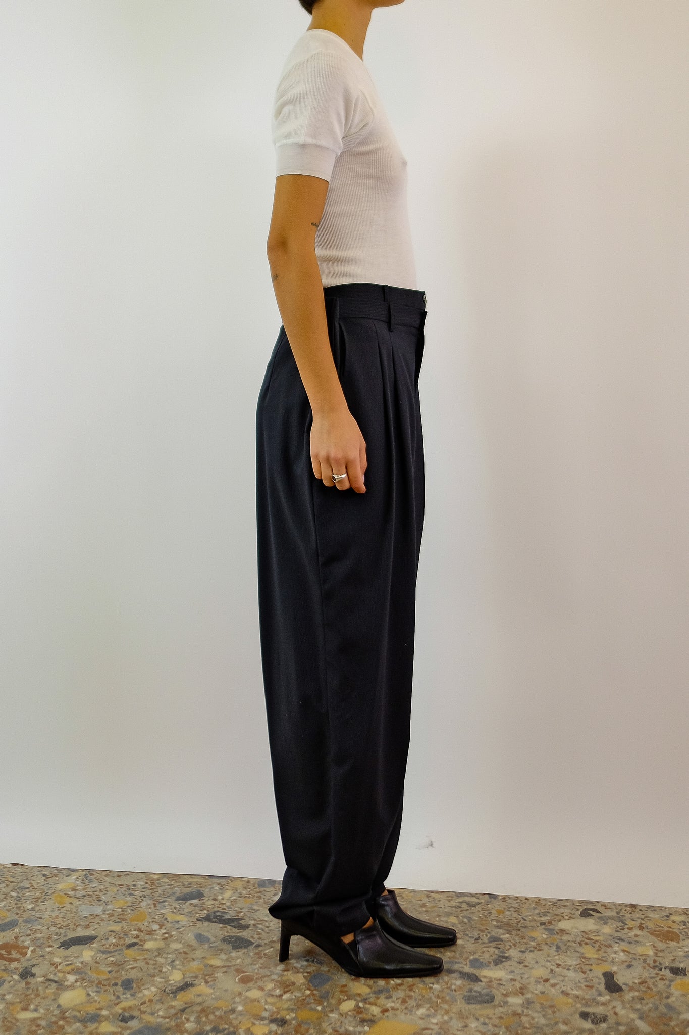 TAILORED HIGH PLEAT TROUSERS IN BLACK