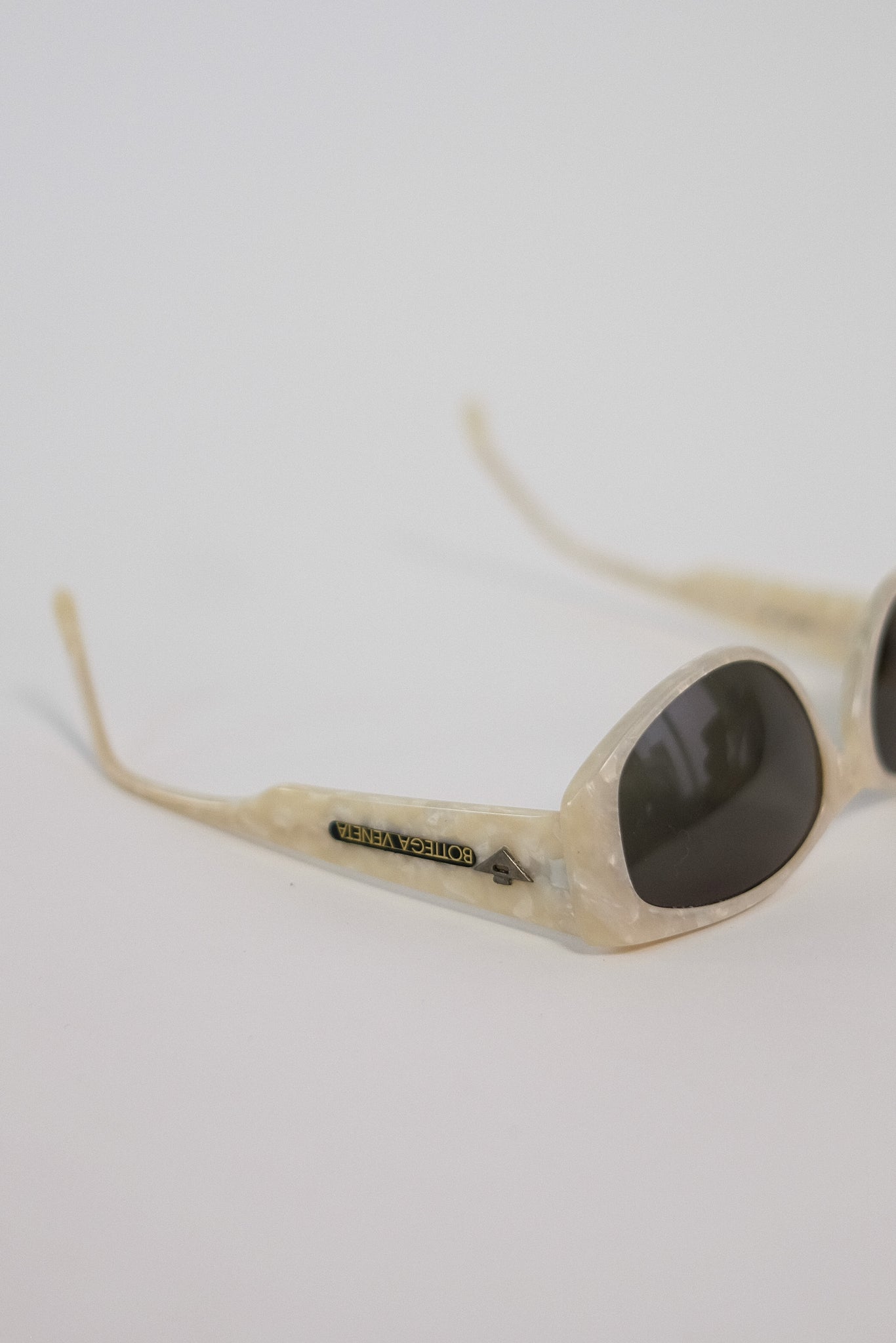 VINTAGE BOTTEGA VENETA SUNGLASSES IN MOTHER OF PEARL