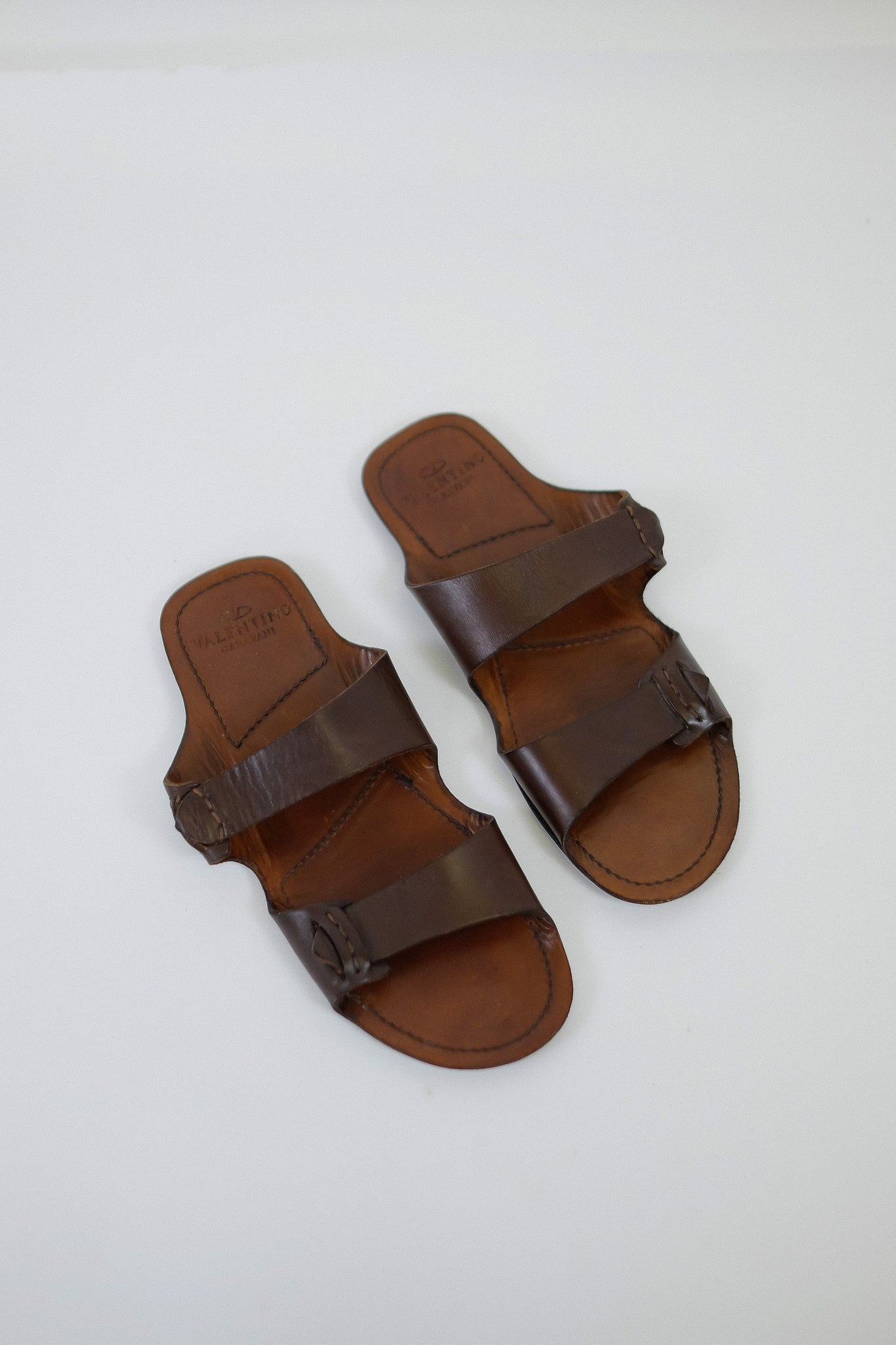 VALENTINO SLIDERS IN CHOCOLATE BROWN