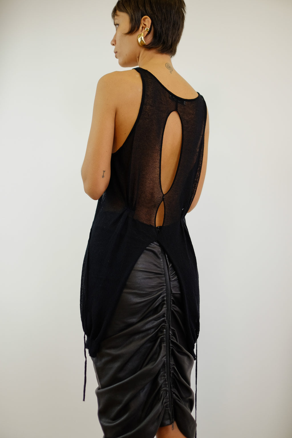 SCOOTERPLUS CUT-OUT KNIT VEST TOP IN BLACK