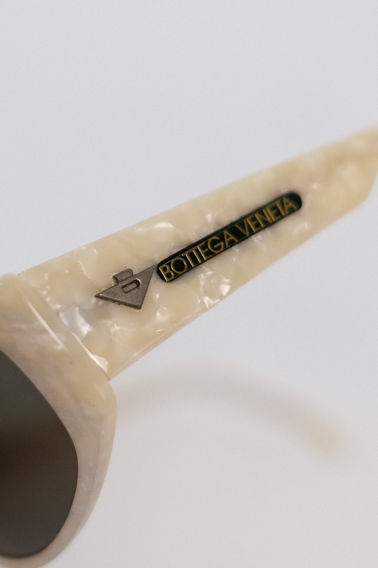 VINTAGE BOTTEGA VENETA SUNGLASSES IN MOTHER OF PEARL