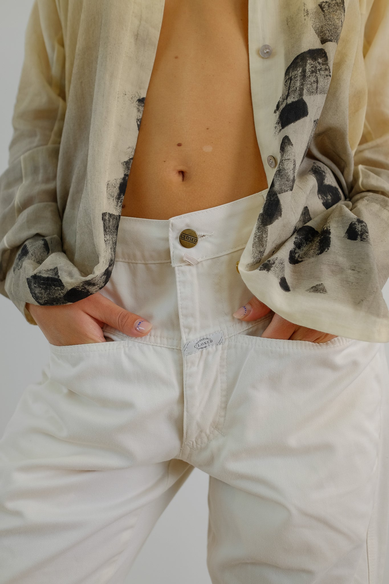 CLOSED BY MARITHÉ FRANCOIS ET GIRBAUD JEANS IN WHITE