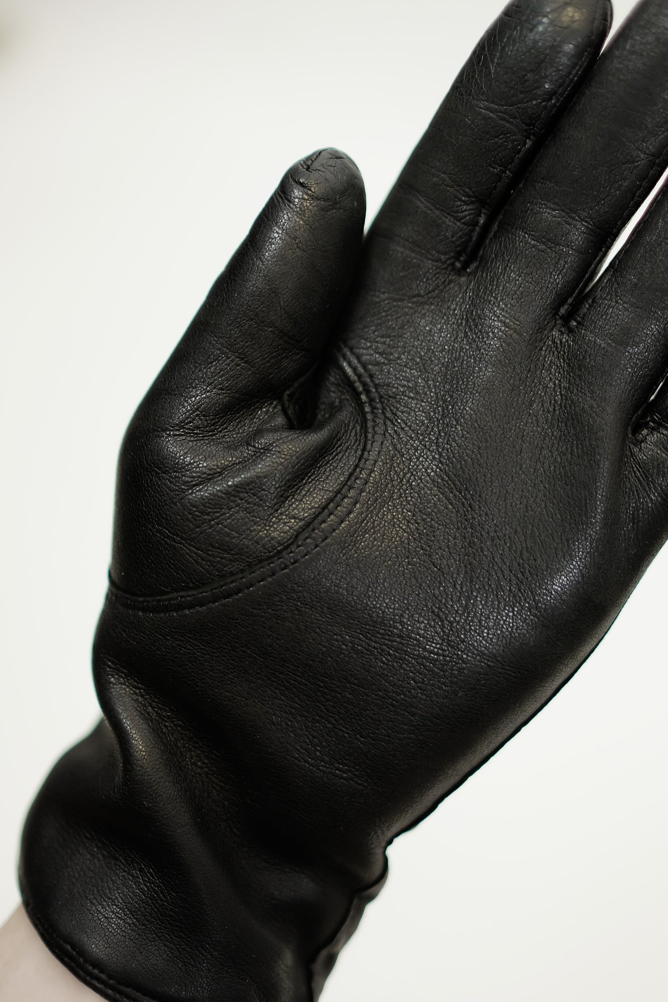 CESARE PACIOTTI DAGGER GLOVES IN BLACK LAMBSKIN