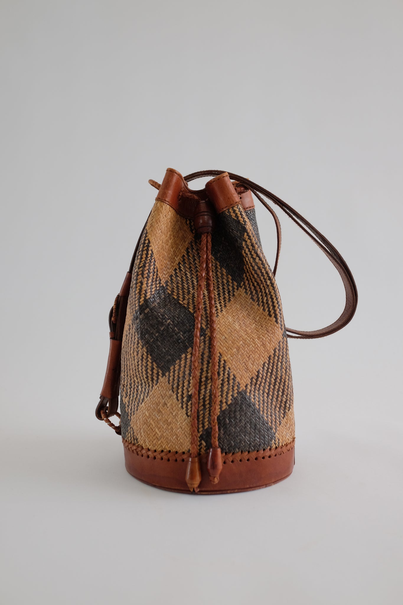 1970s LEATHER INTRECCIATO BUCKET BAG IN BROWN